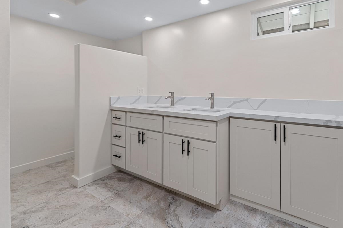 549  Honoapiilani Hwy , Wailuku home - photo 30 of 36