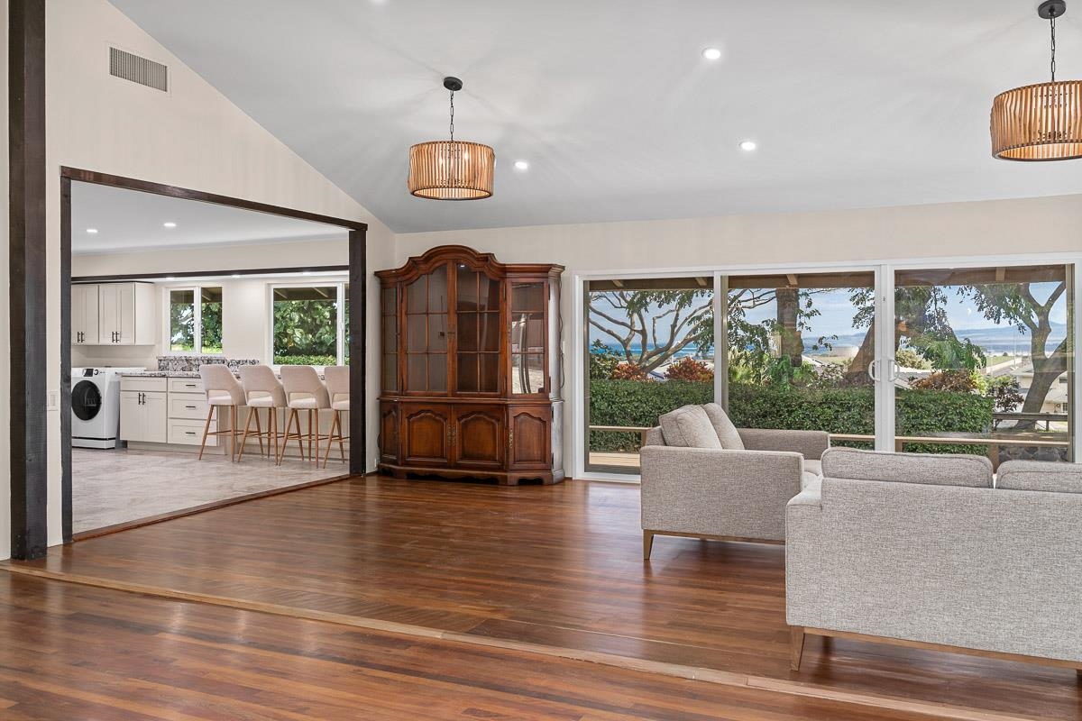 549  Honoapiilani Hwy , Wailuku home - photo 10 of 36