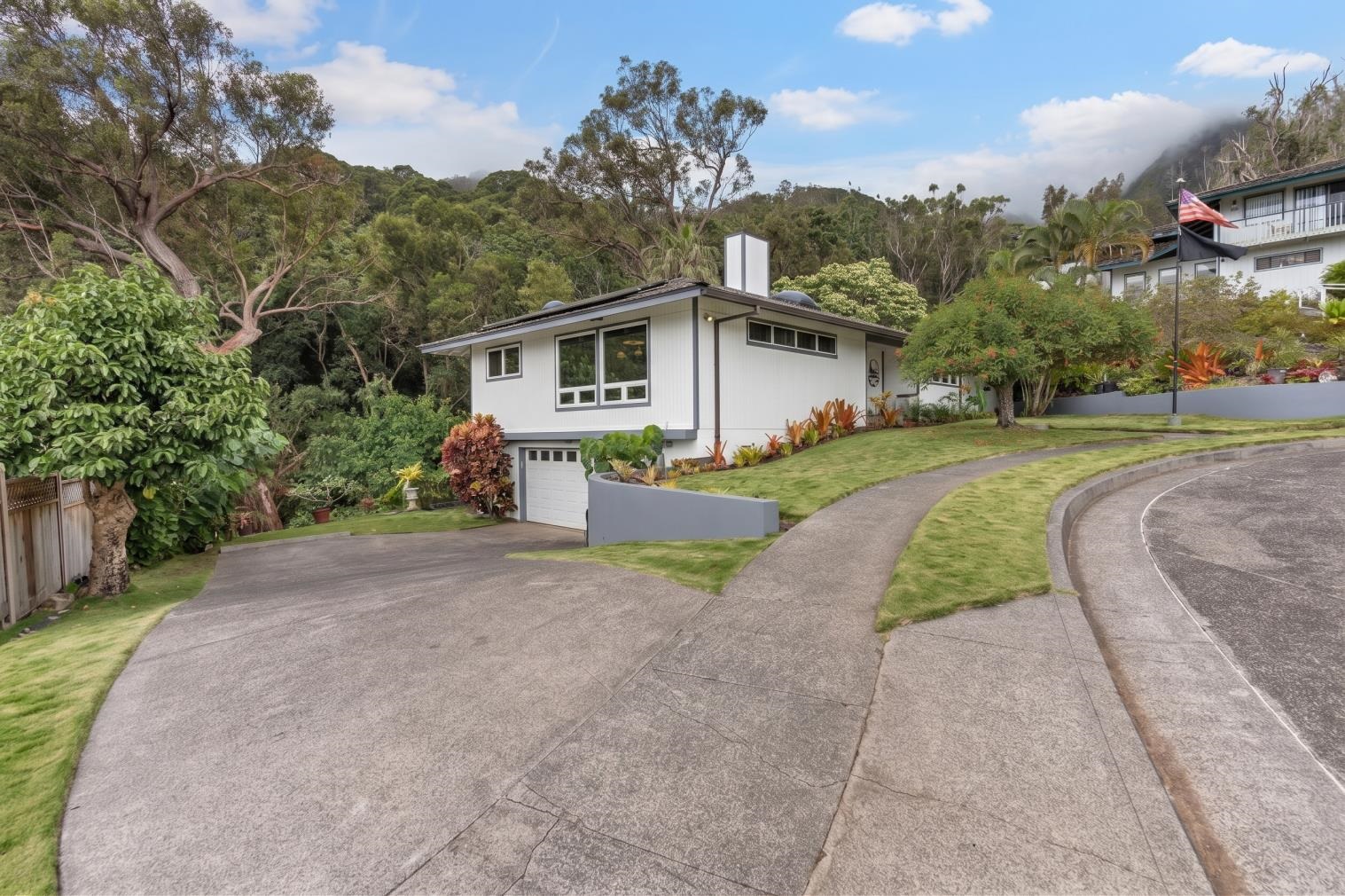 551  Polulani Dr Wailuku Heights, Wailuku home - photo 2 of 45