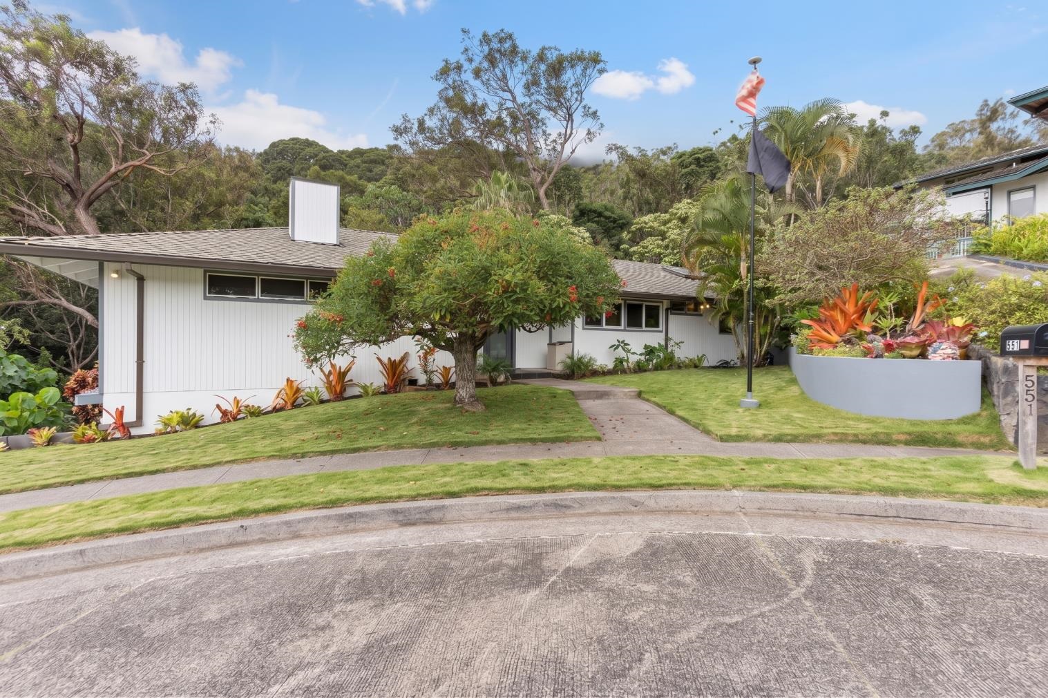 551  Polulani Dr Wailuku Heights, Wailuku home - photo 3 of 45