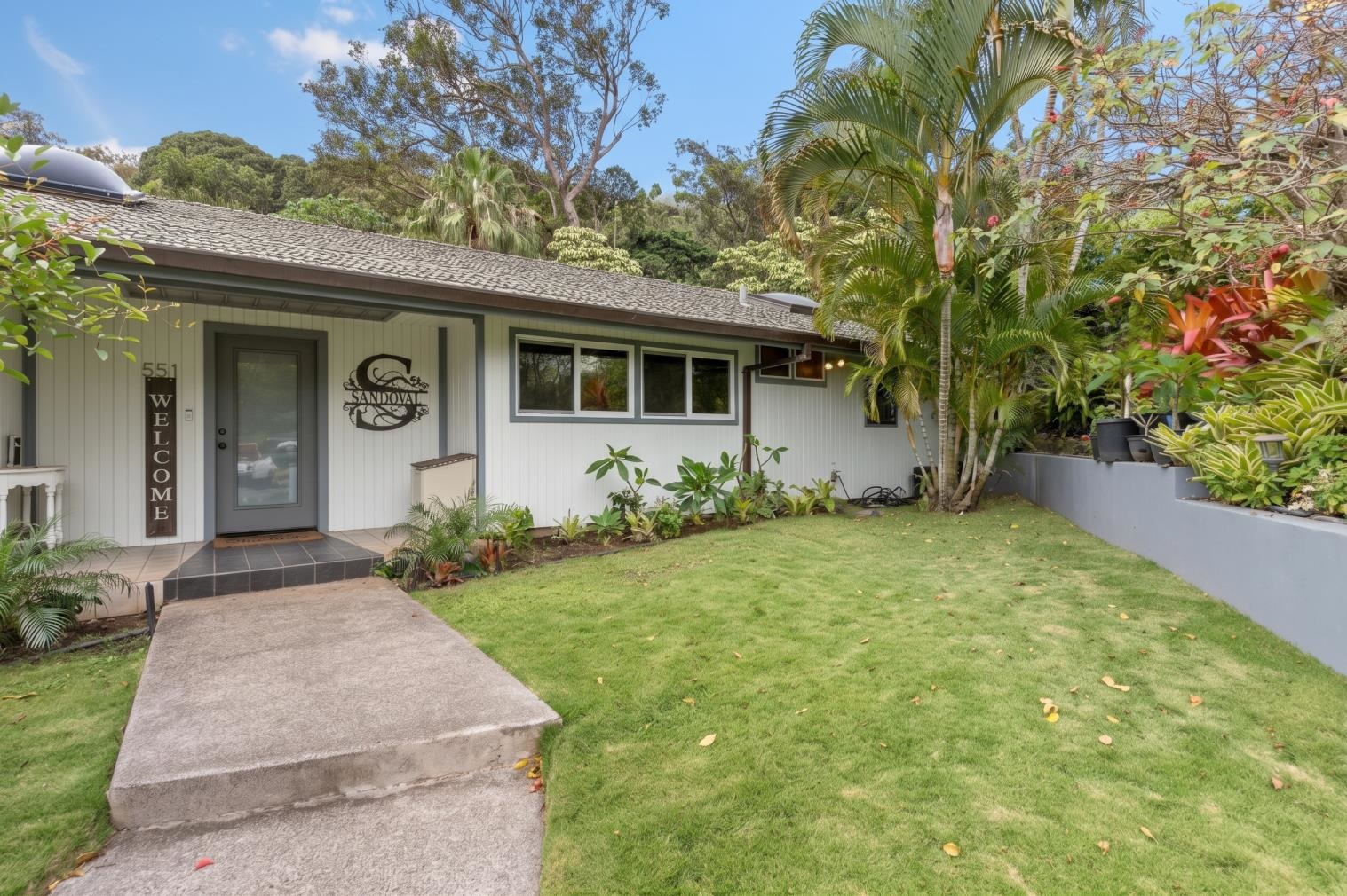 551  Polulani Dr Wailuku Heights, Wailuku home - photo 4 of 45