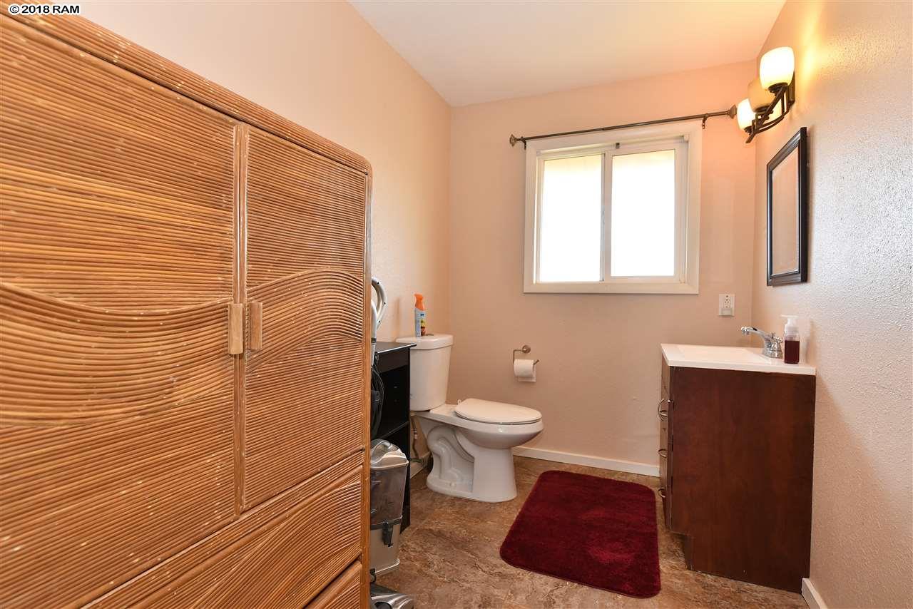 557  Kaikoo St , Wailuku home - photo 12 of 30