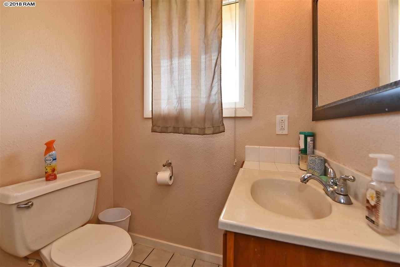 557  Kaikoo St , Wailuku home - photo 17 of 30