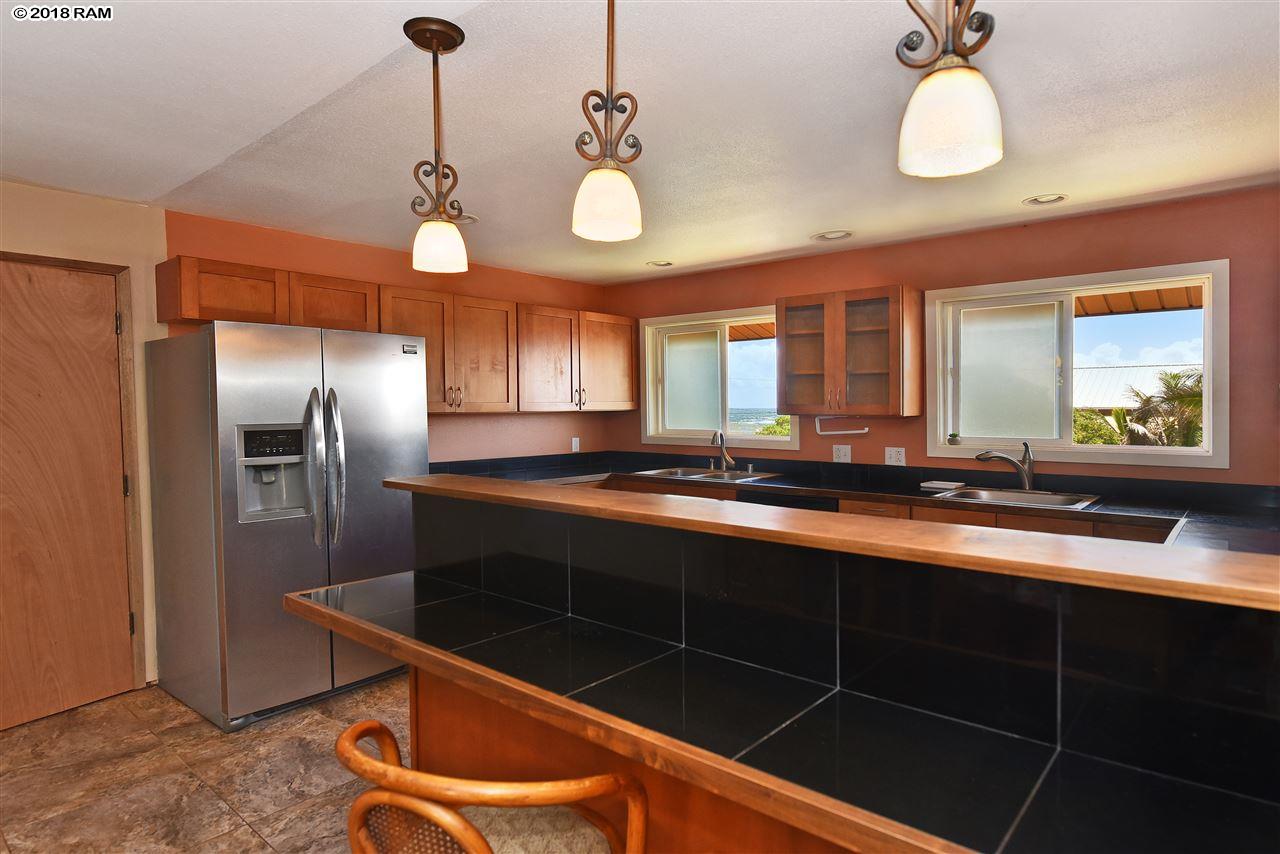 557  Kaikoo St , Wailuku home - photo 4 of 30