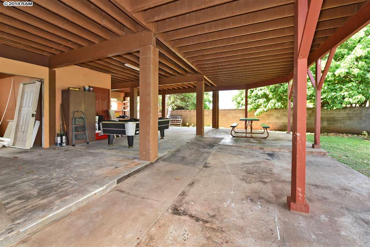 557  Kaikoo St , Wailuku home - photo 5 of 30