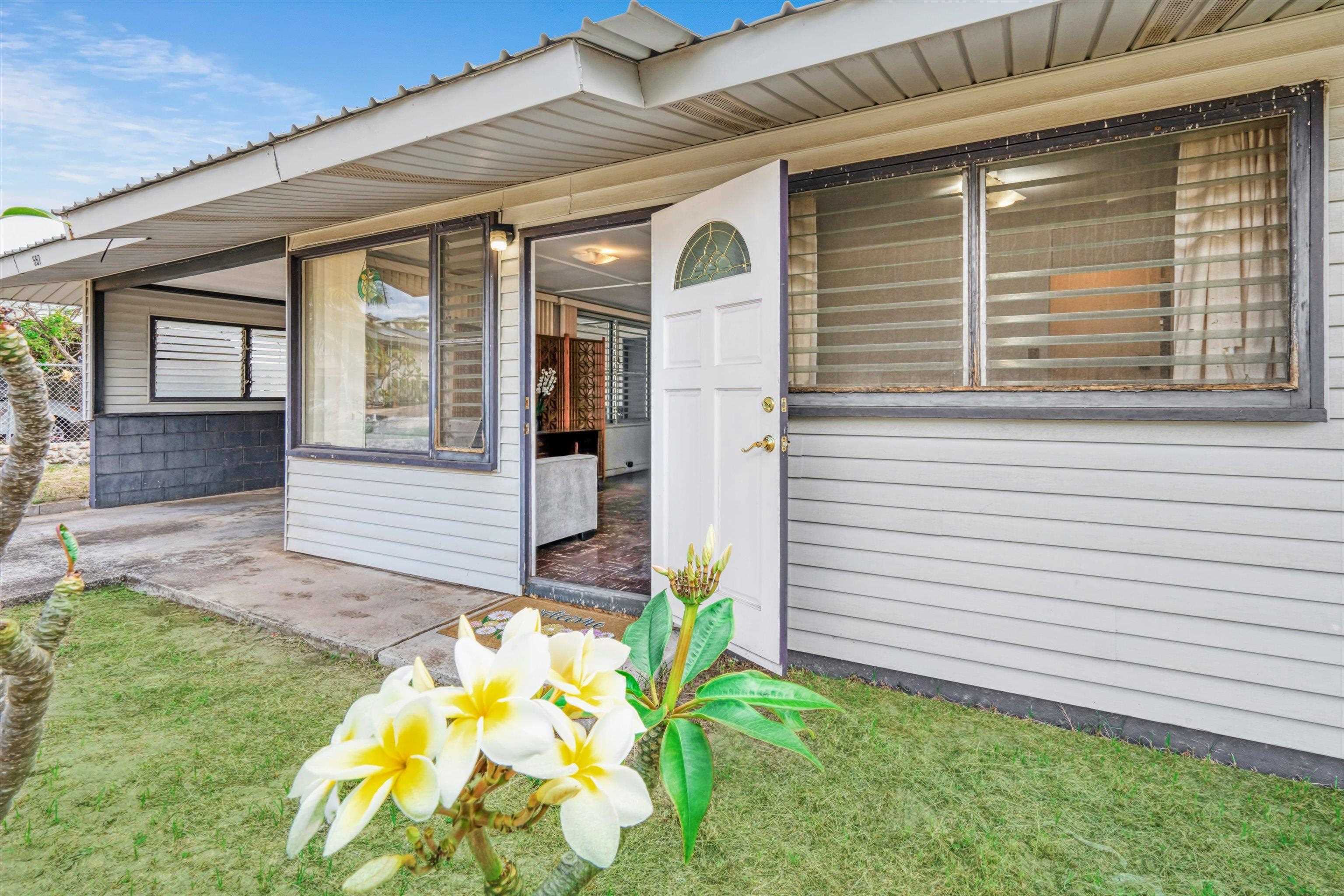 557  Maalo St , Kahului home - photo 2 of 39