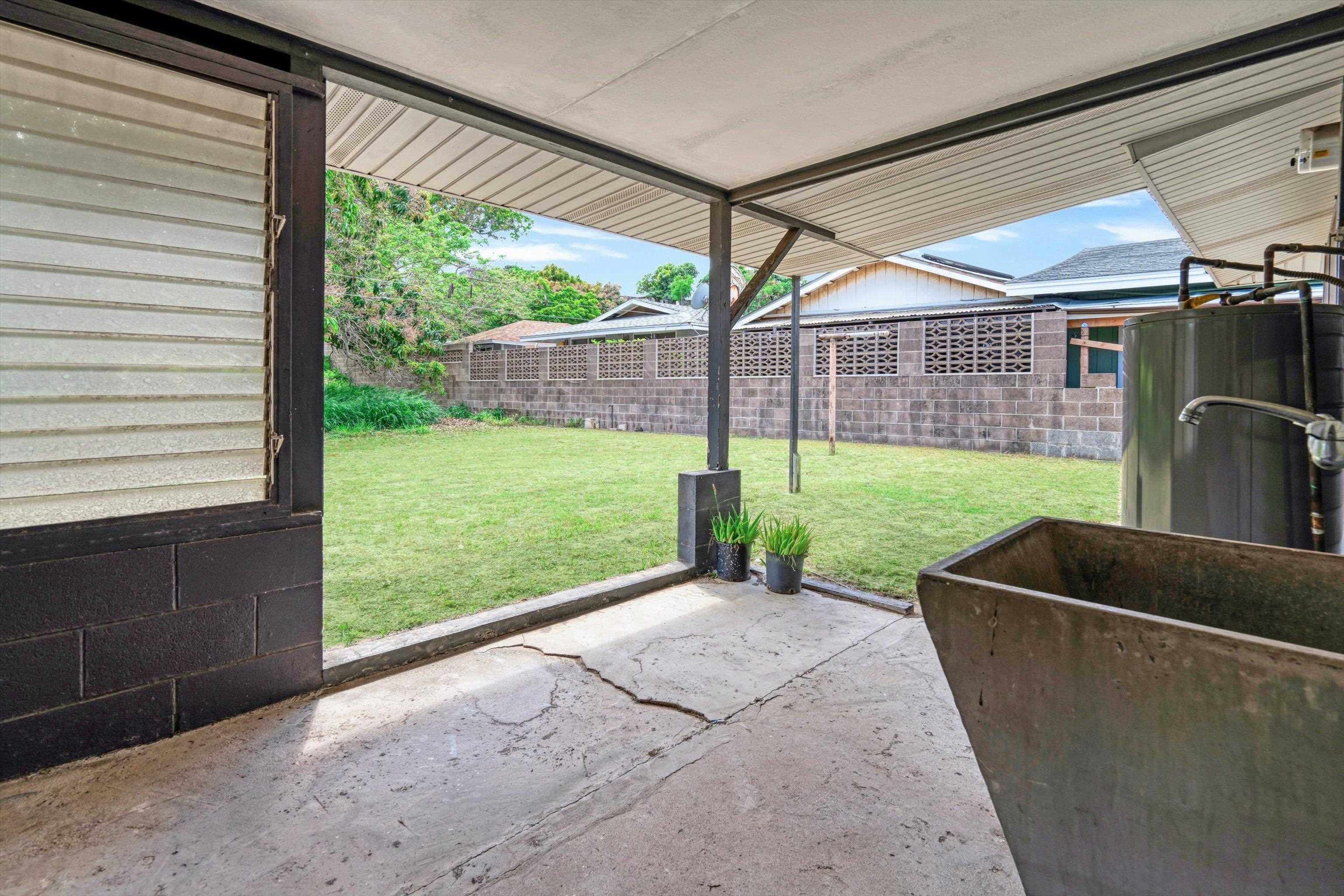 557  Maalo St , Kahului home - photo 19 of 39