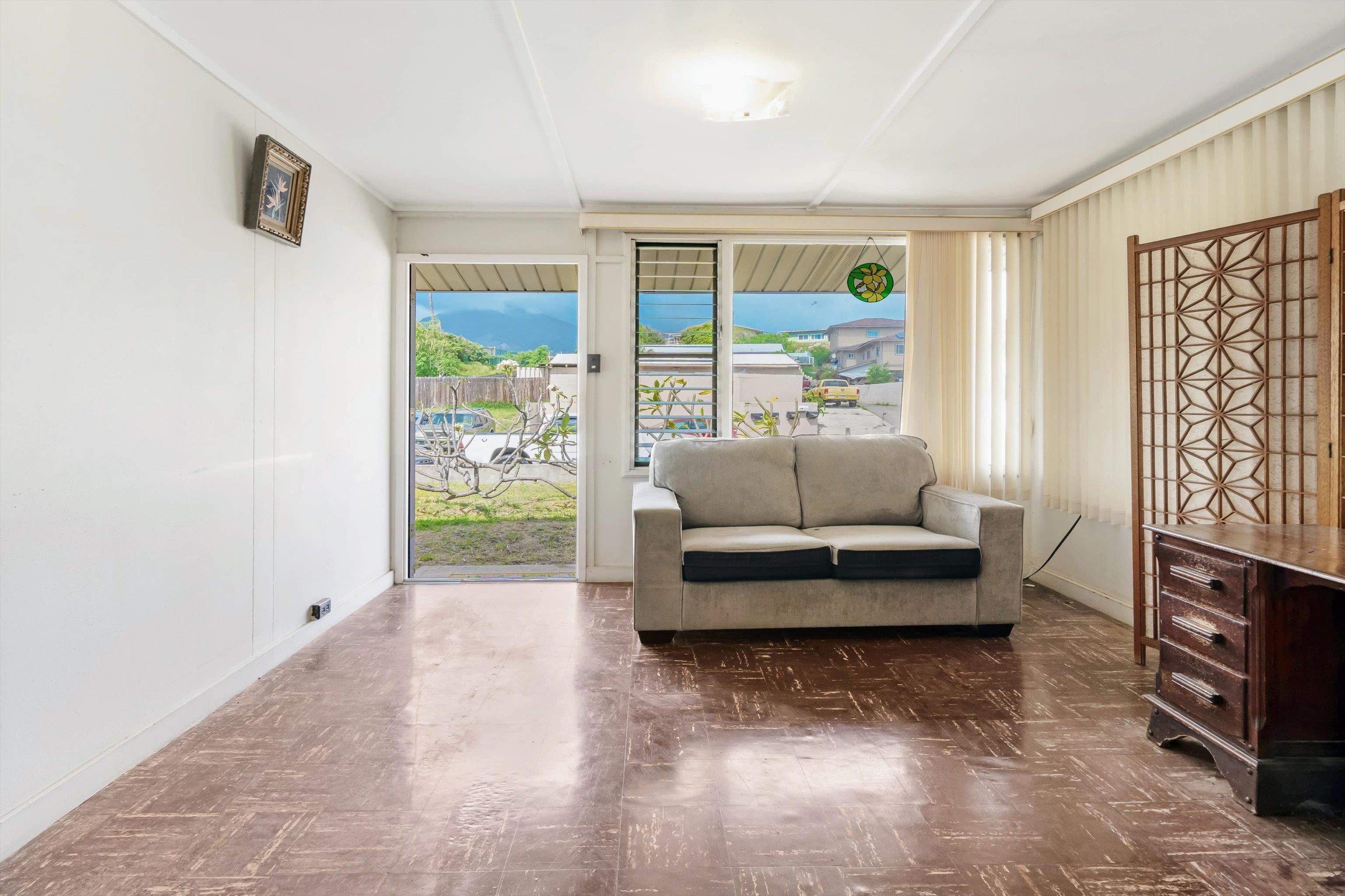 557  Maalo St , Kahului home - photo 3 of 39