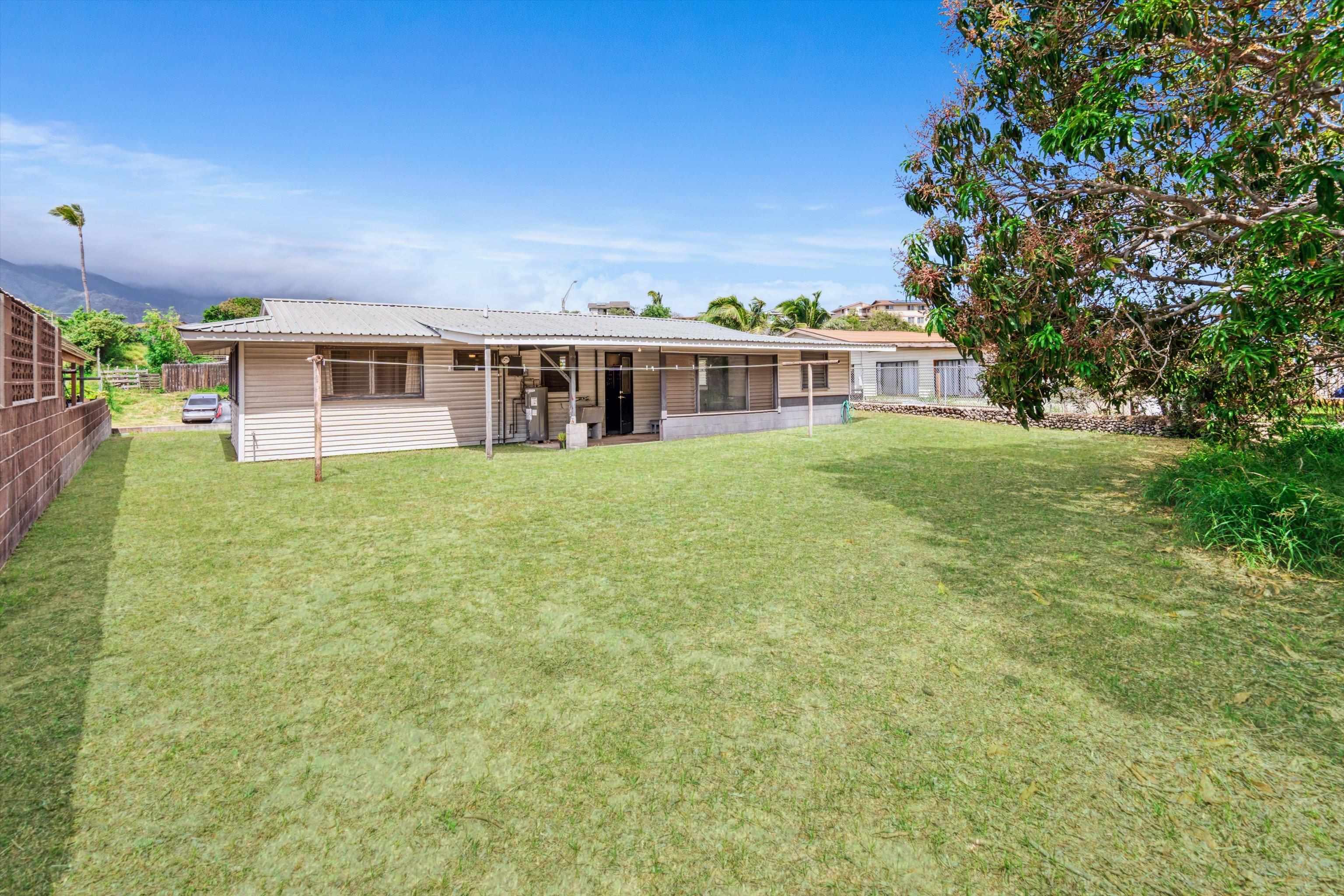 557  Maalo St , Kahului home - photo 23 of 39
