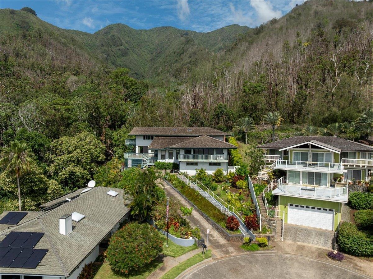 558  Polulani Dr , Wailuku home - photo 2 of 50