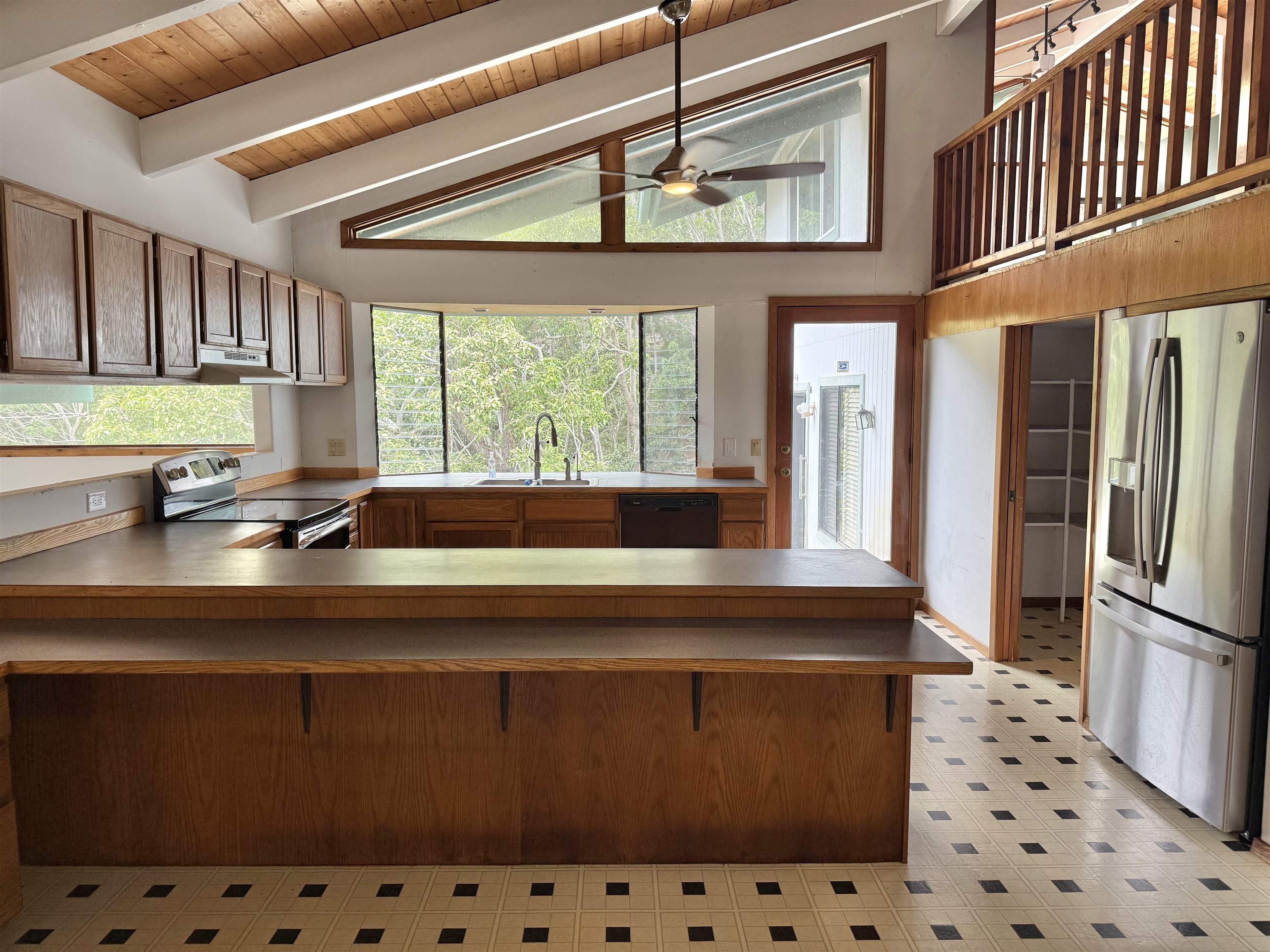 558  Polulani Dr , Wailuku home - photo 11 of 50