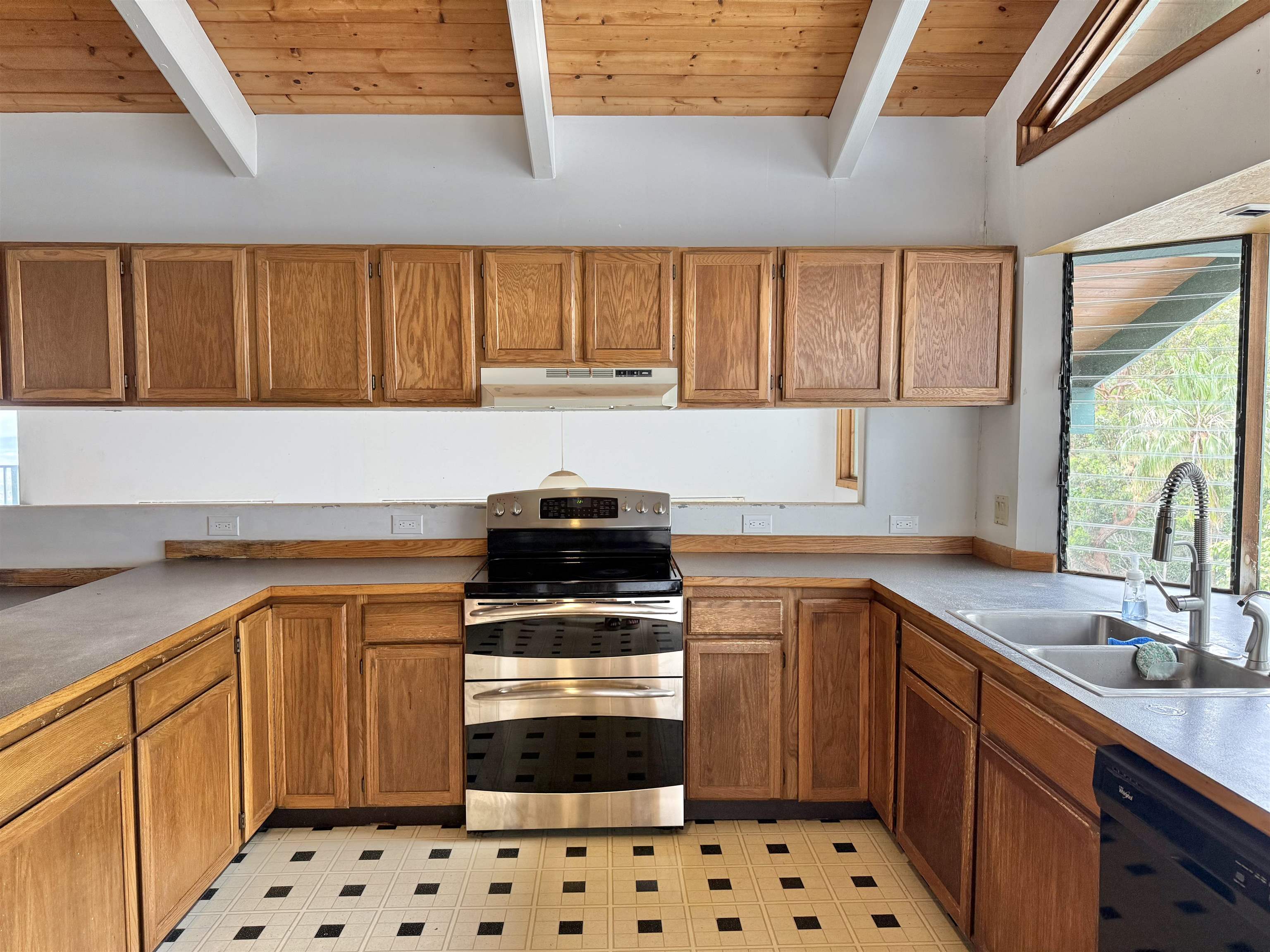 558  Polulani Dr , Wailuku home - photo 13 of 50