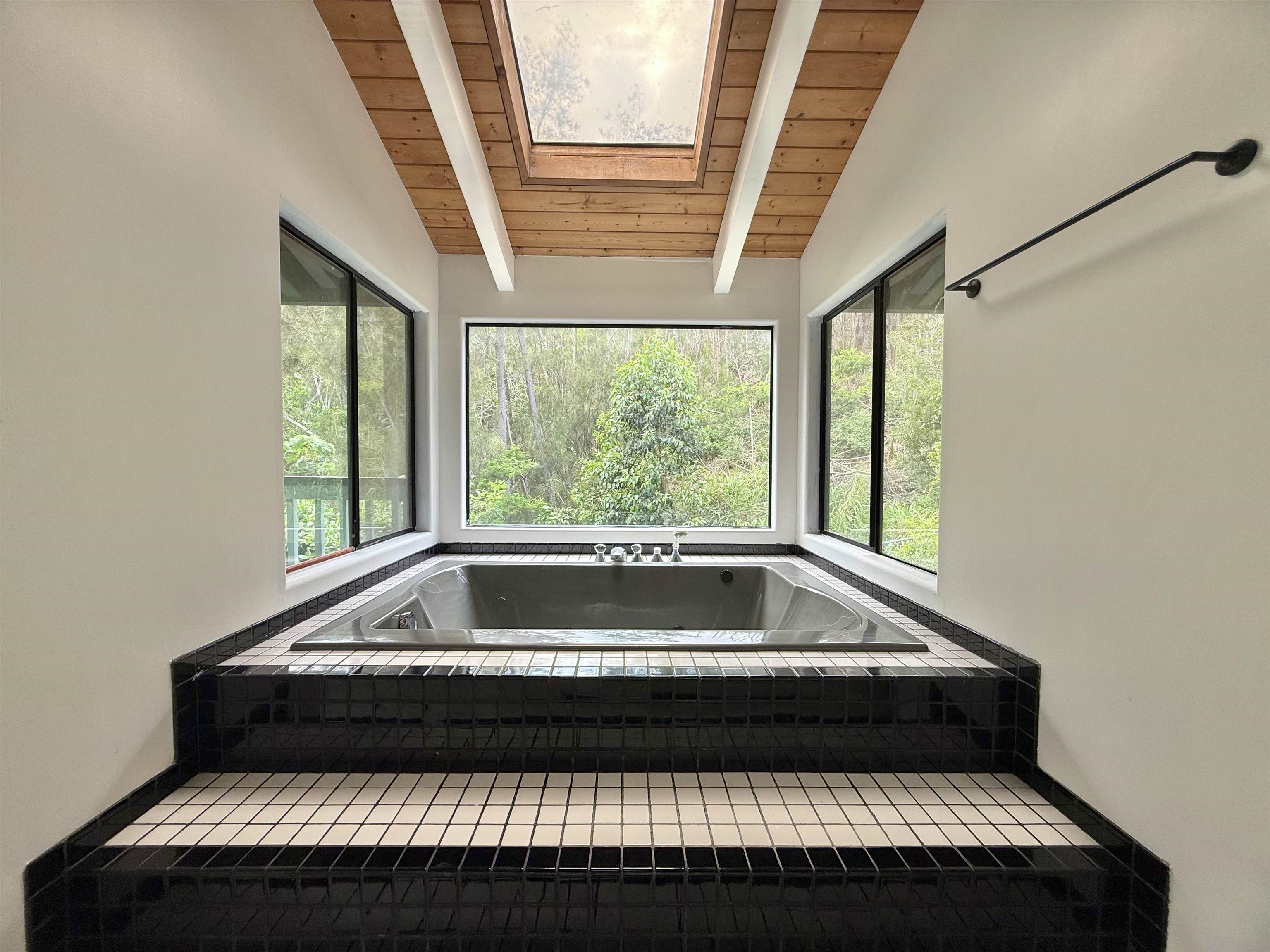 558  Polulani Dr , Wailuku home - photo 24 of 50