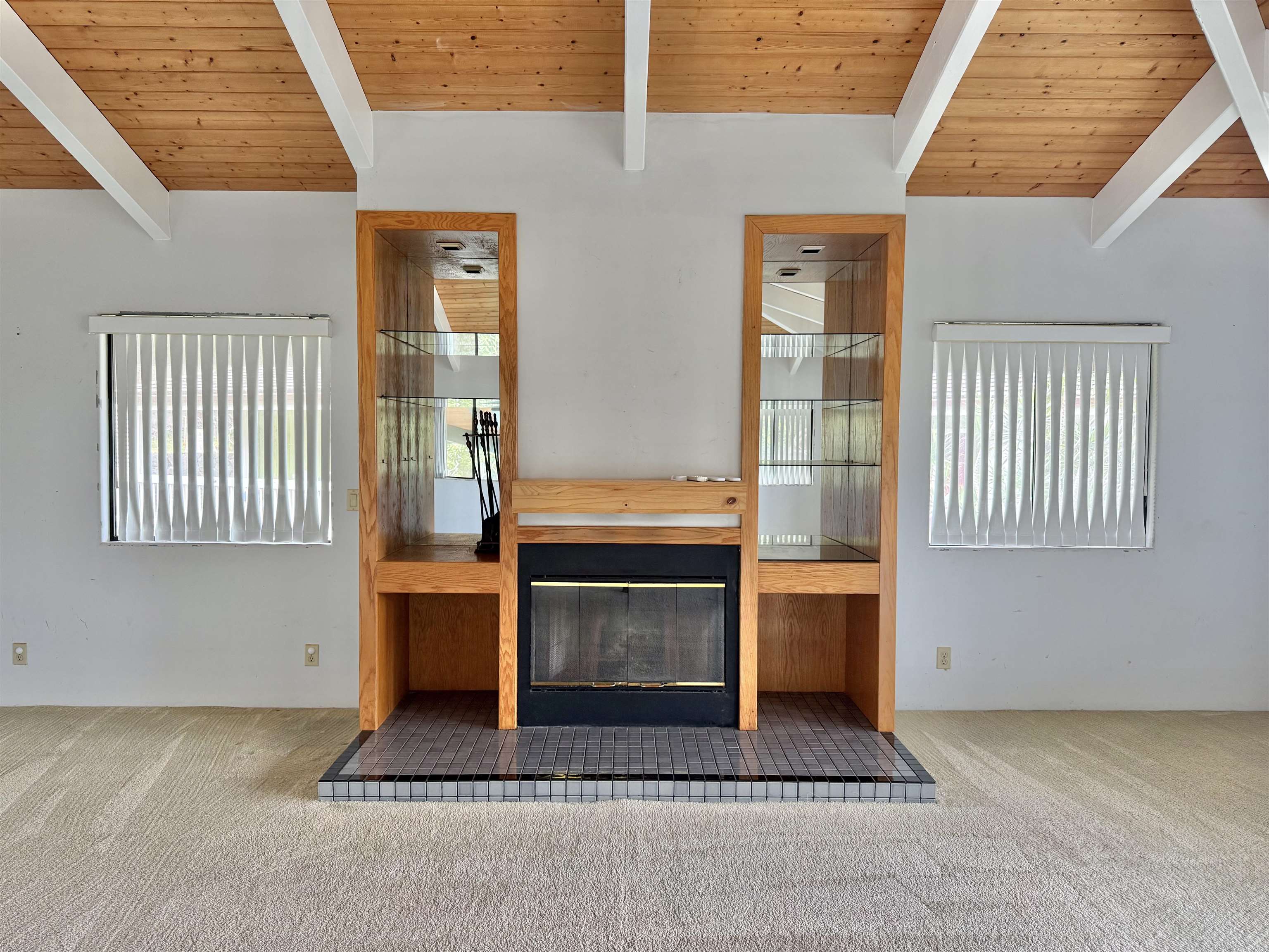 558  Polulani Dr , Wailuku home - photo 4 of 50