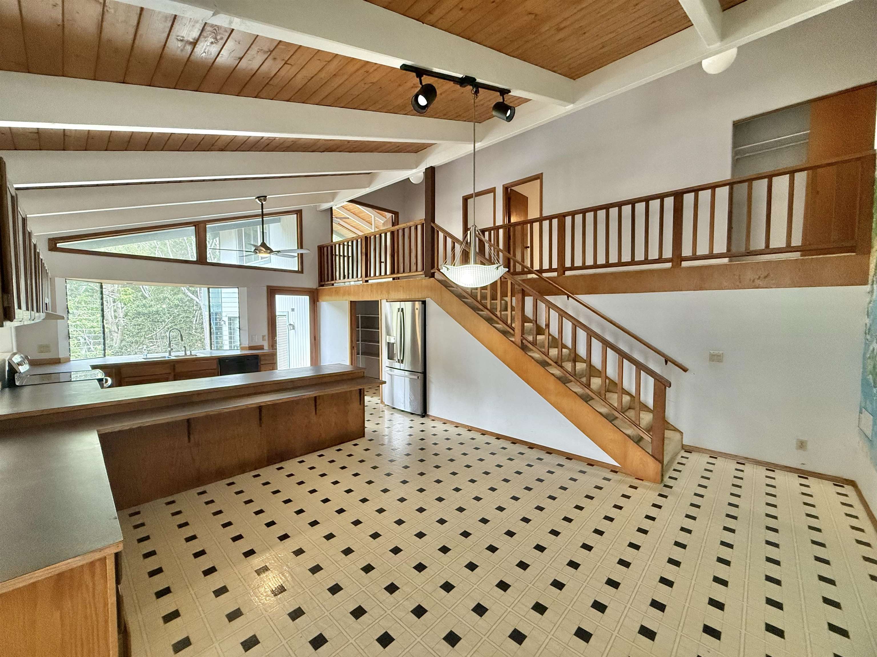 558  Polulani Dr , Wailuku home - photo 9 of 50