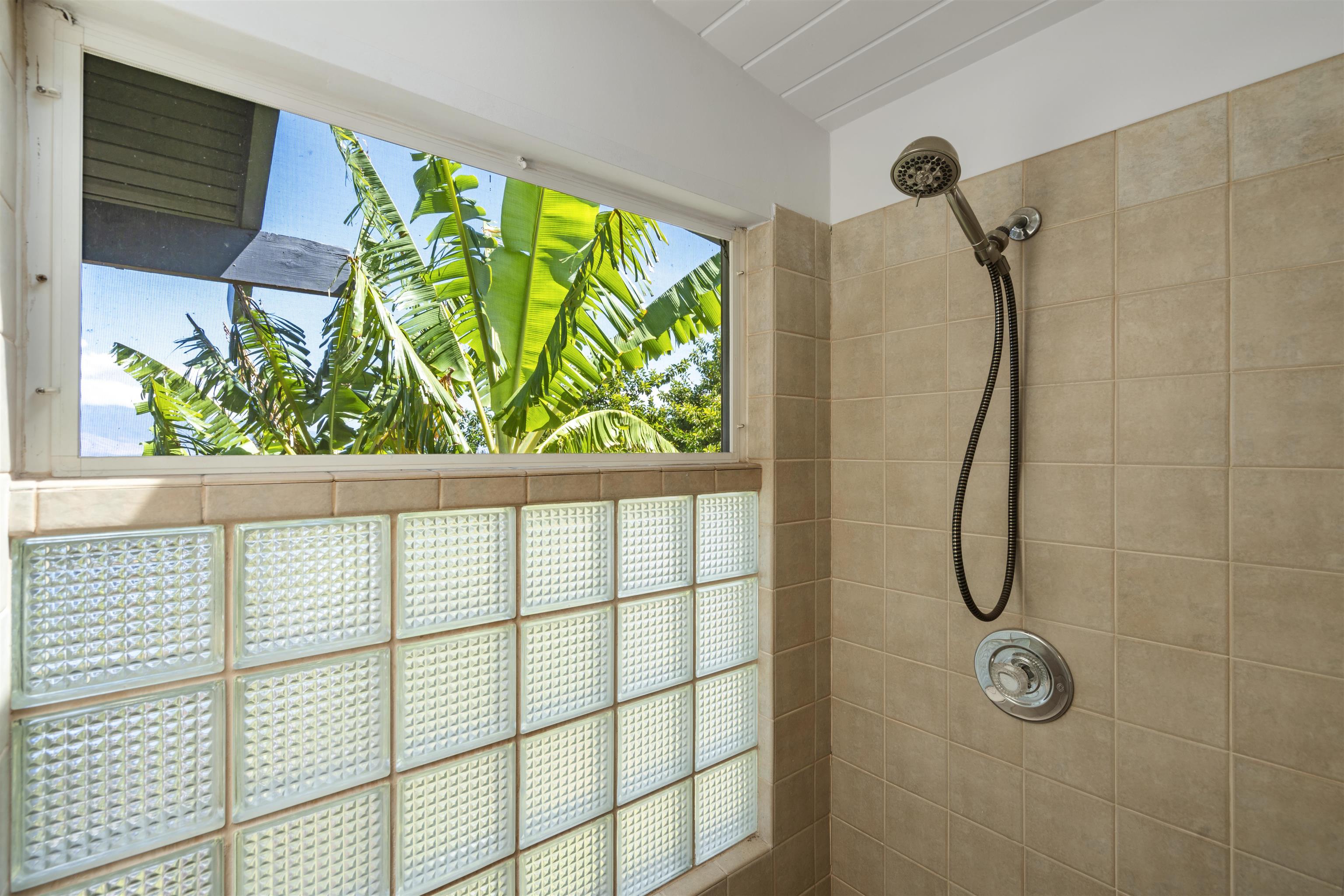 561  Kaleo Dr , Maui Meadows home - photo 21 of 33