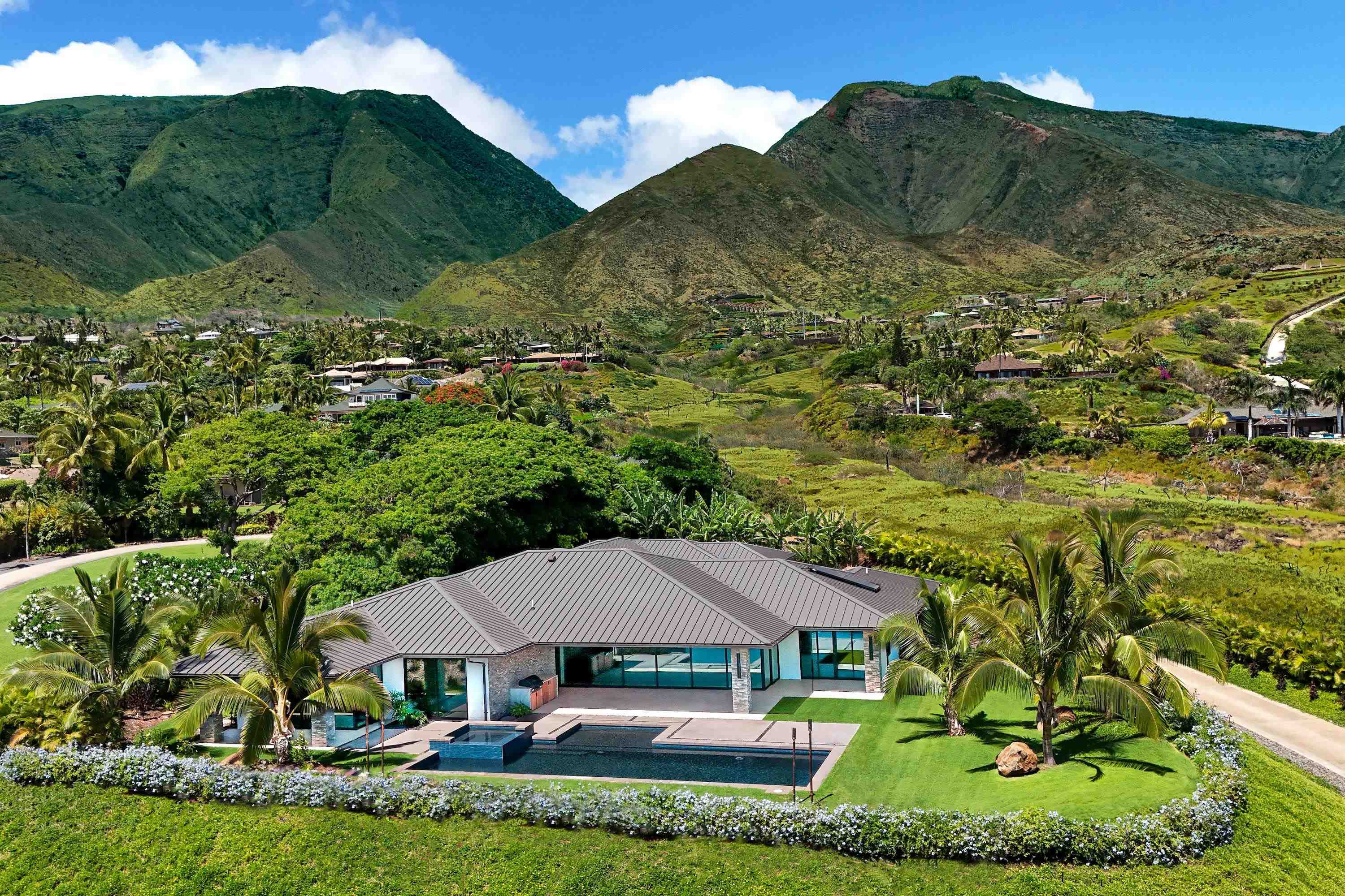 57  Wai Kulu St Launiupoko, Lahaina home - photo 2 of 4