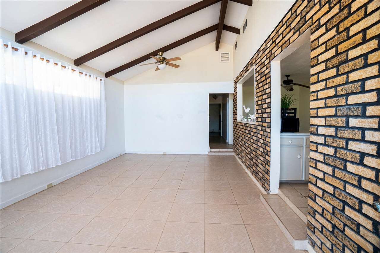 570  Linekona Pl , Wailuku home - photo 4 of 23