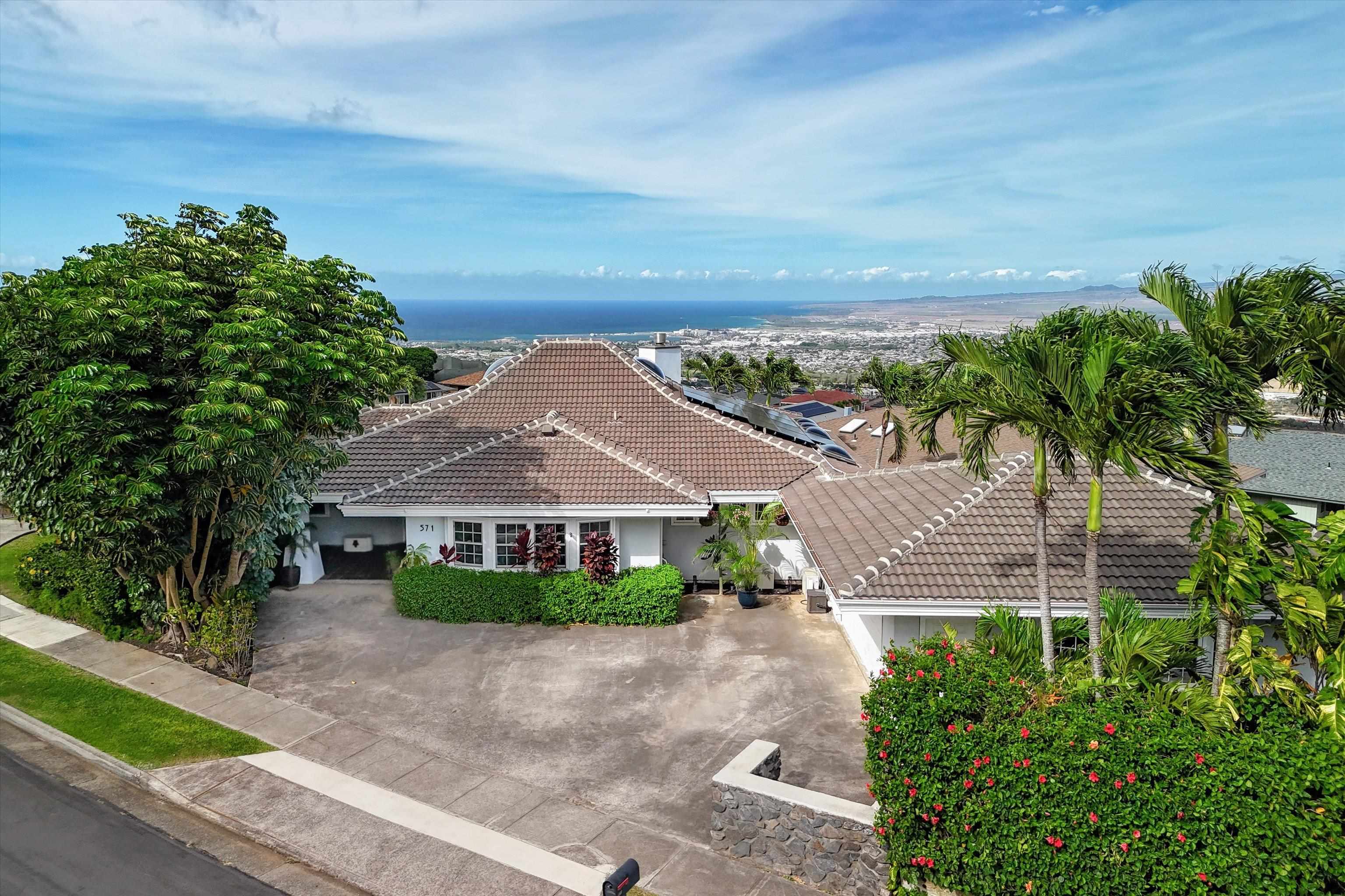 571  Alu Rd Wailuku Heights, Wailuku home - photo 2 of 50