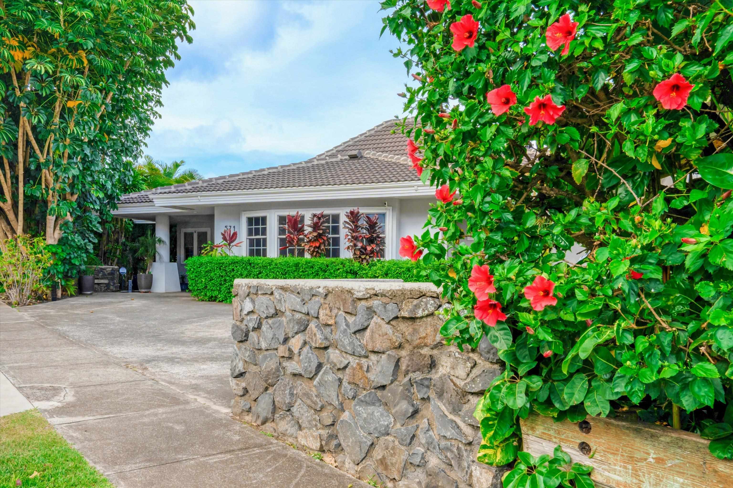 571  Alu Rd Wailuku Heights, Wailuku home - photo 3 of 50