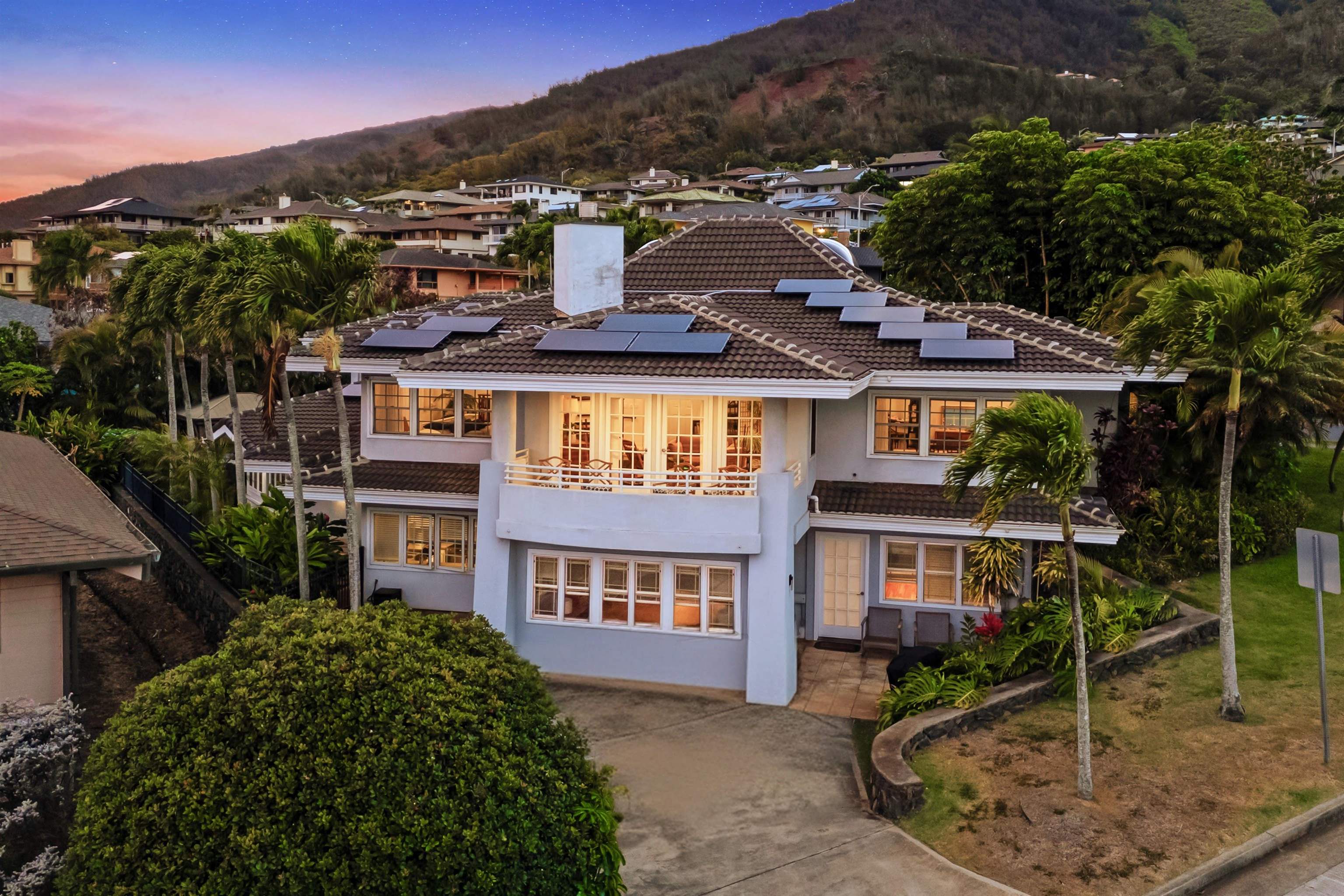 571  Alu Rd Wailuku Heights,  home - photo 1 of 48