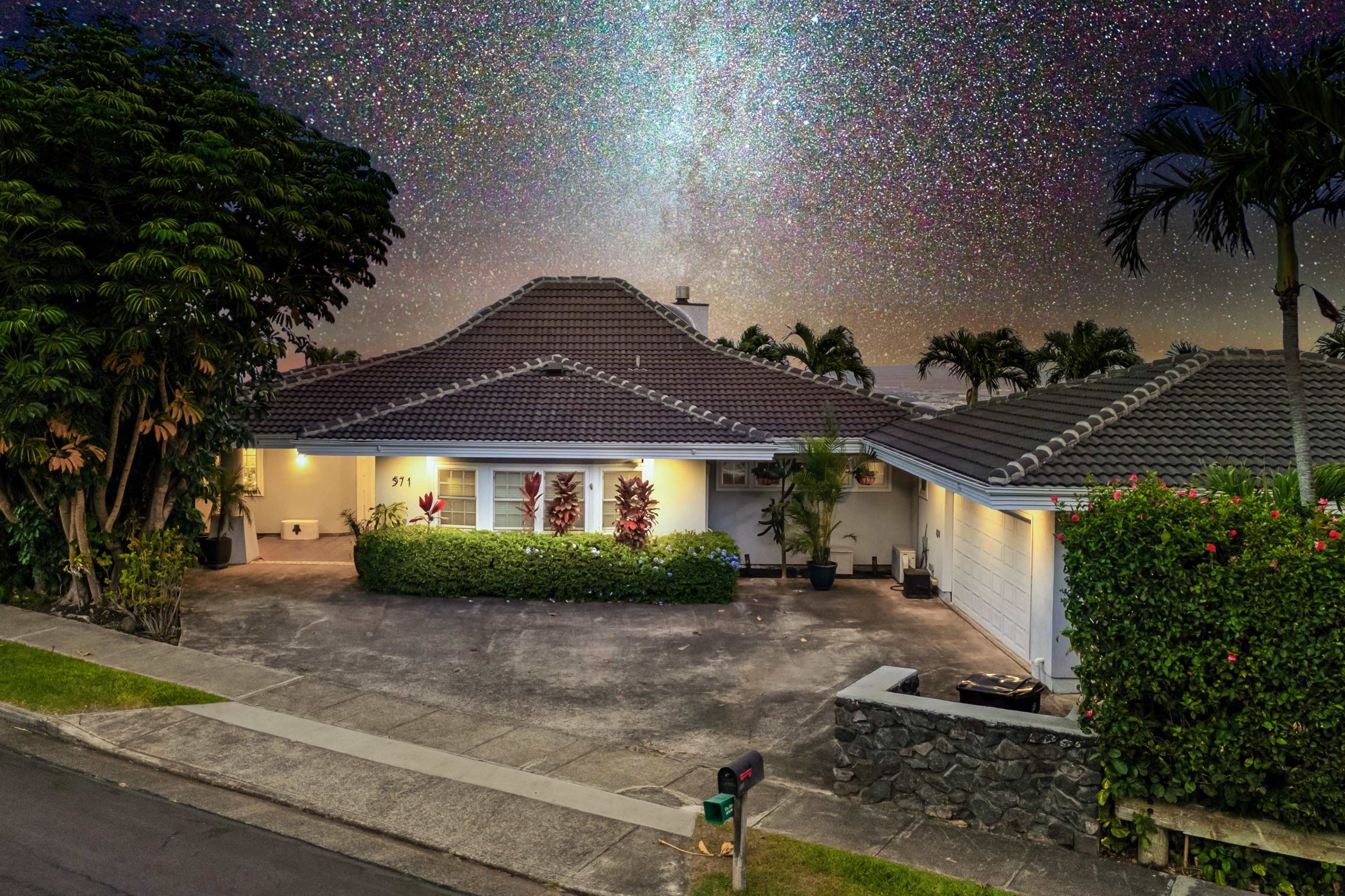 571  Alu Rd Wailuku Heights, Wailuku home - photo 2 of 48