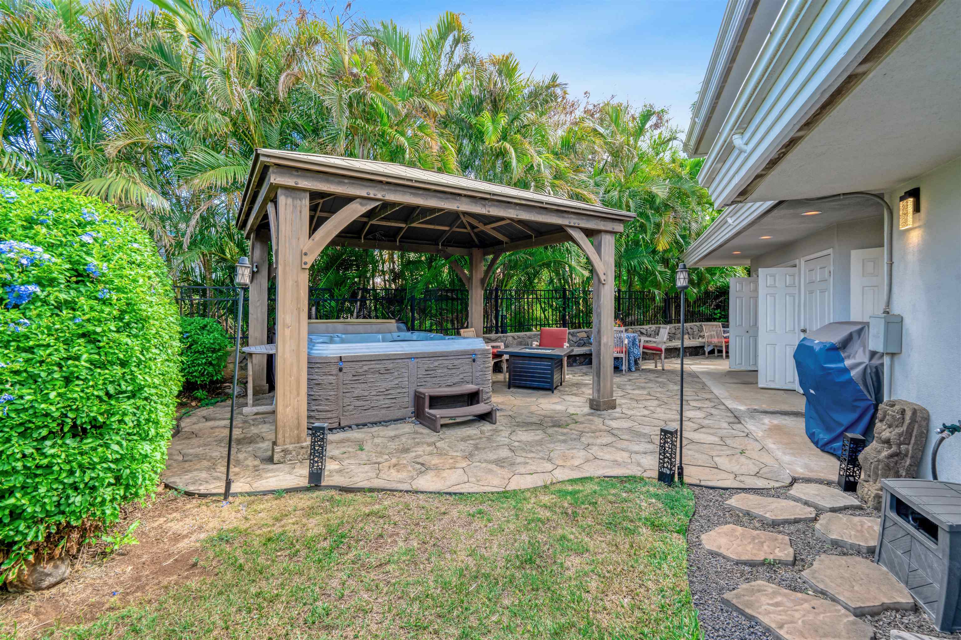 571  Alu Rd Wailuku Heights, Wailuku home - photo 28 of 48