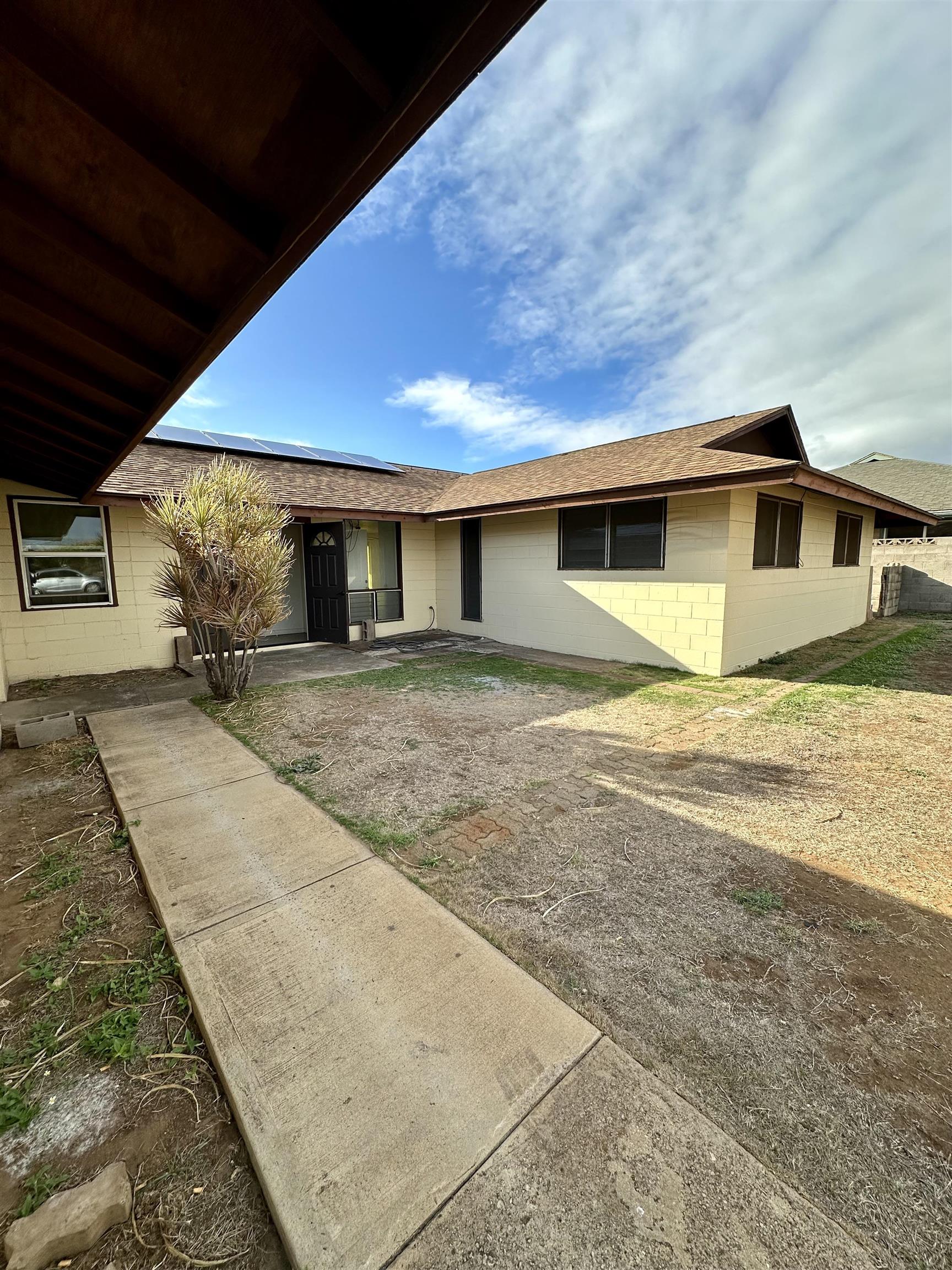 572  Liholiho St , Wailuku home - photo 2 of 18