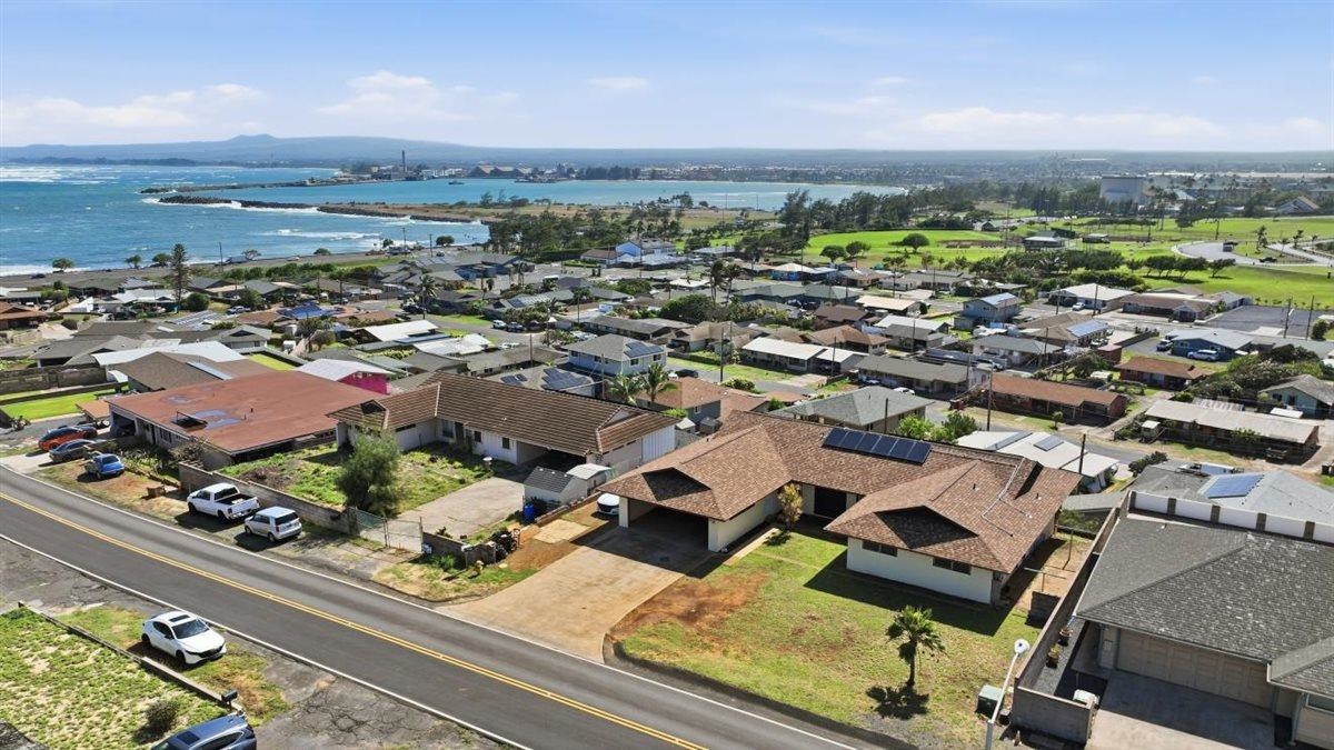 572  Liholiho St , Wailuku home - photo 3 of 44