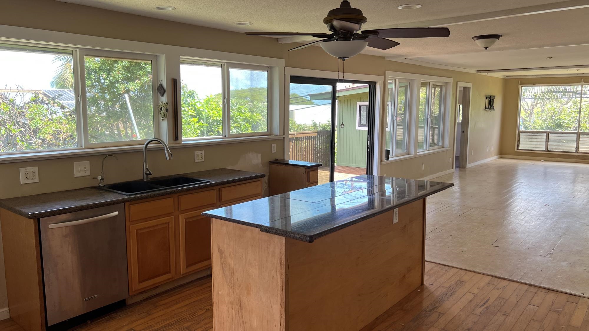 579  Kuanana St Upper Paia, Spreckelsville/Paia/Kuau home - photo 4 of 34