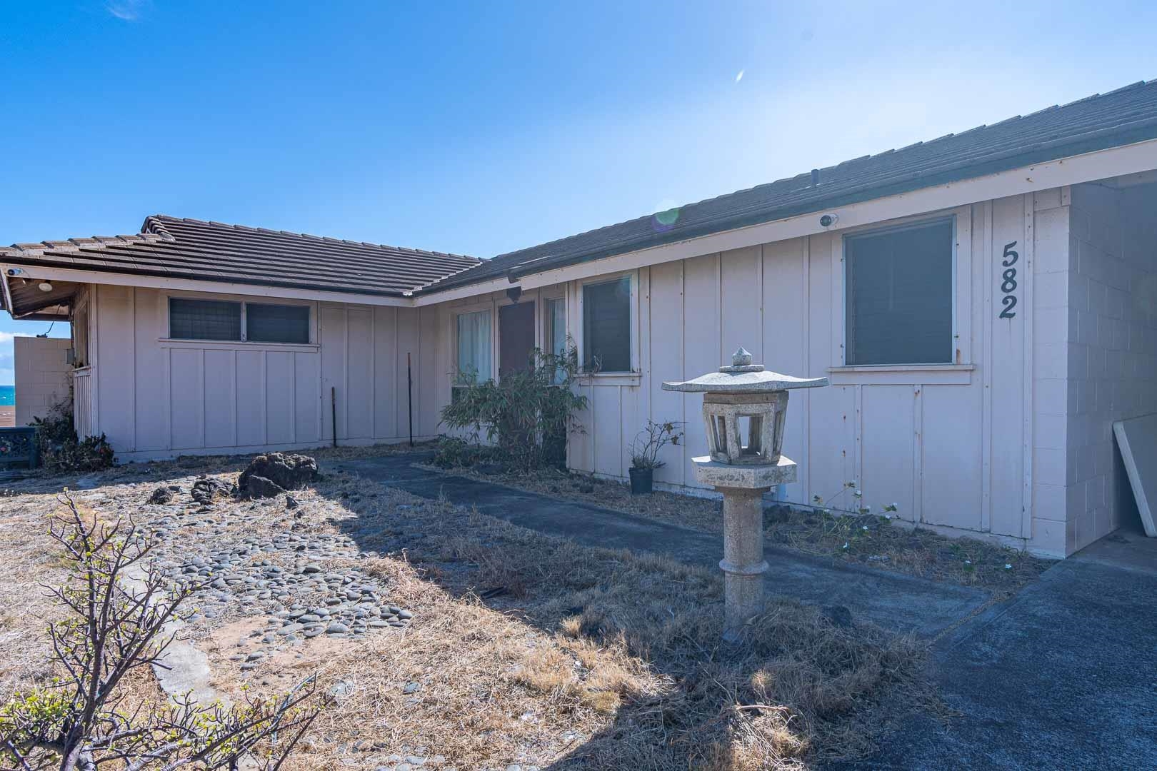 582  Liholiho St , Wailuku home - photo 4 of 50