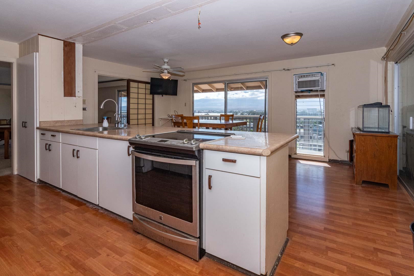 582  Liholiho St , Wailuku home - photo 7 of 50