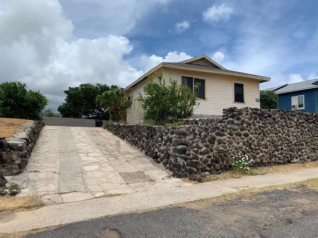 584  Onehee Ave , Kahului home - photo 2 of 10