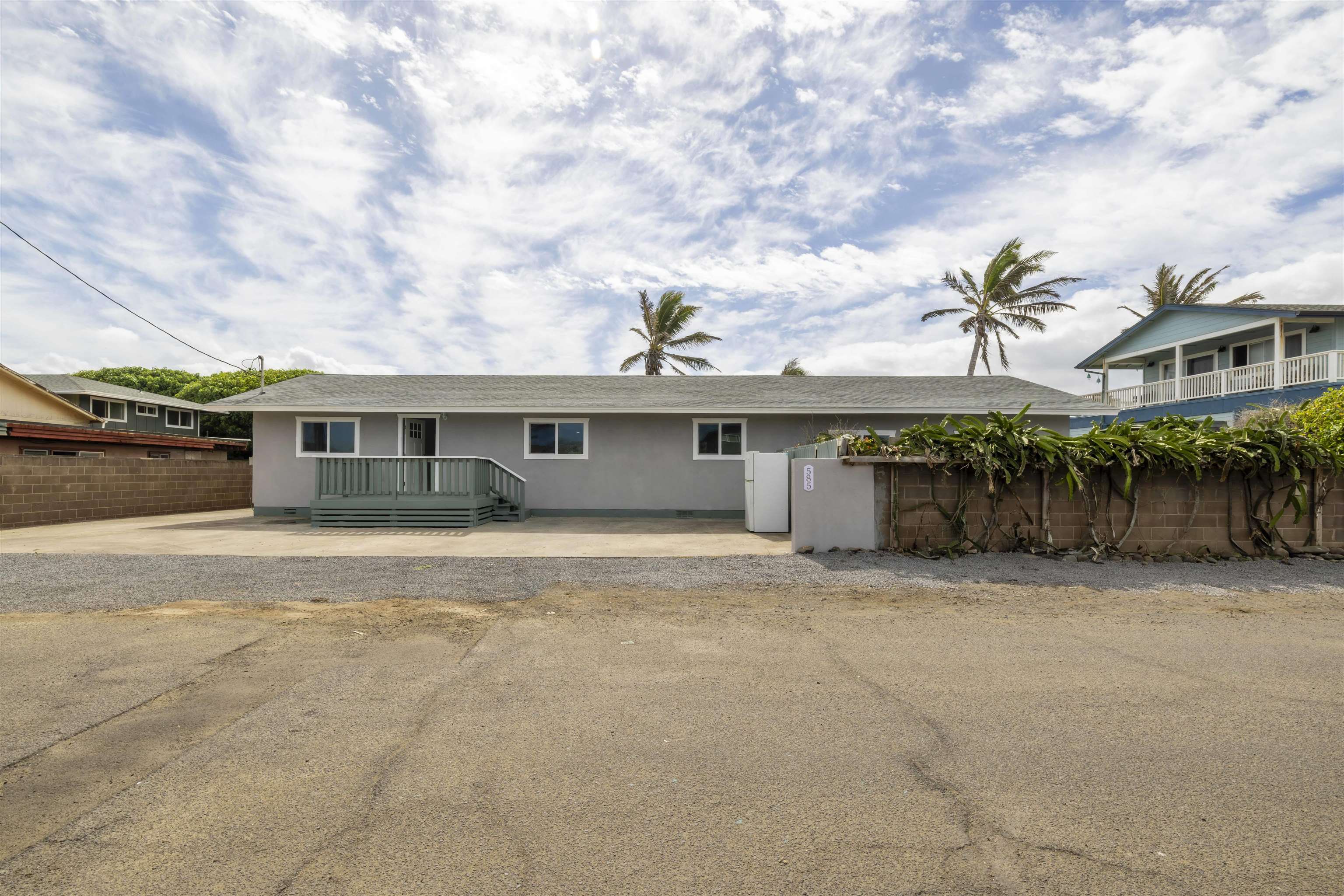 585  Linekona Pl , Wailuku home - photo 2 of 35