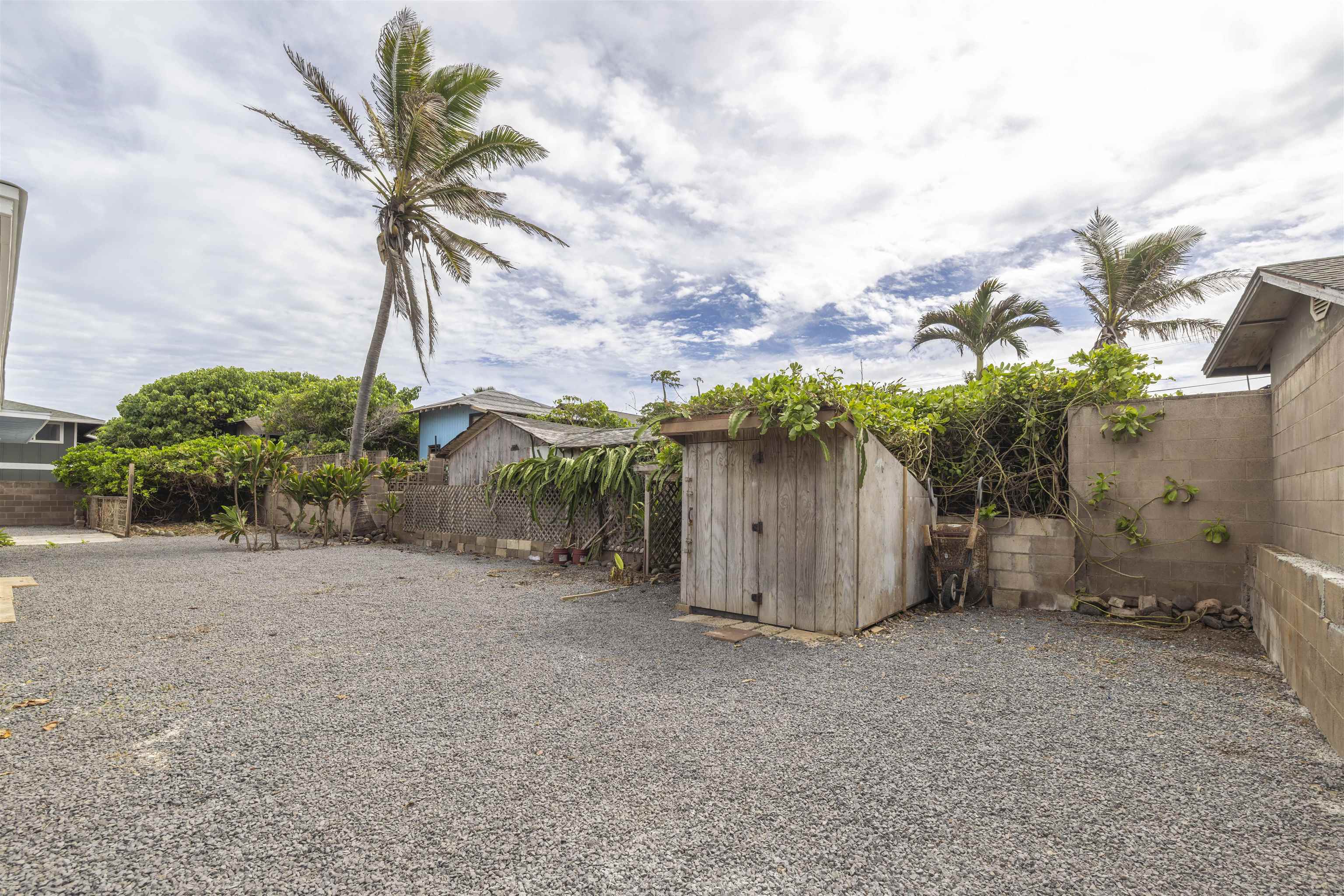 585  Linekona Pl , Wailuku home - photo 29 of 35