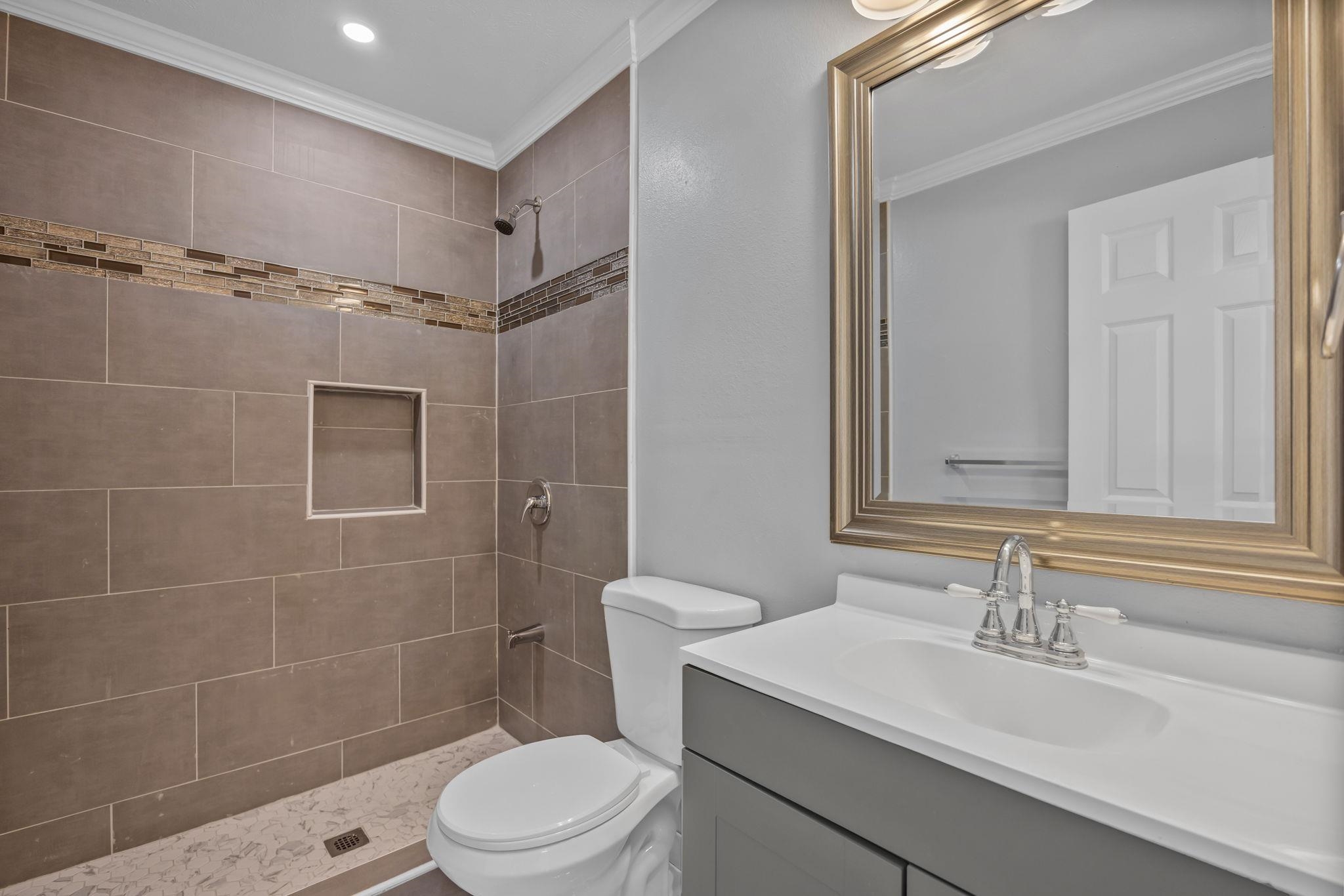 585  Linekona Pl , Wailuku home - photo 6 of 50