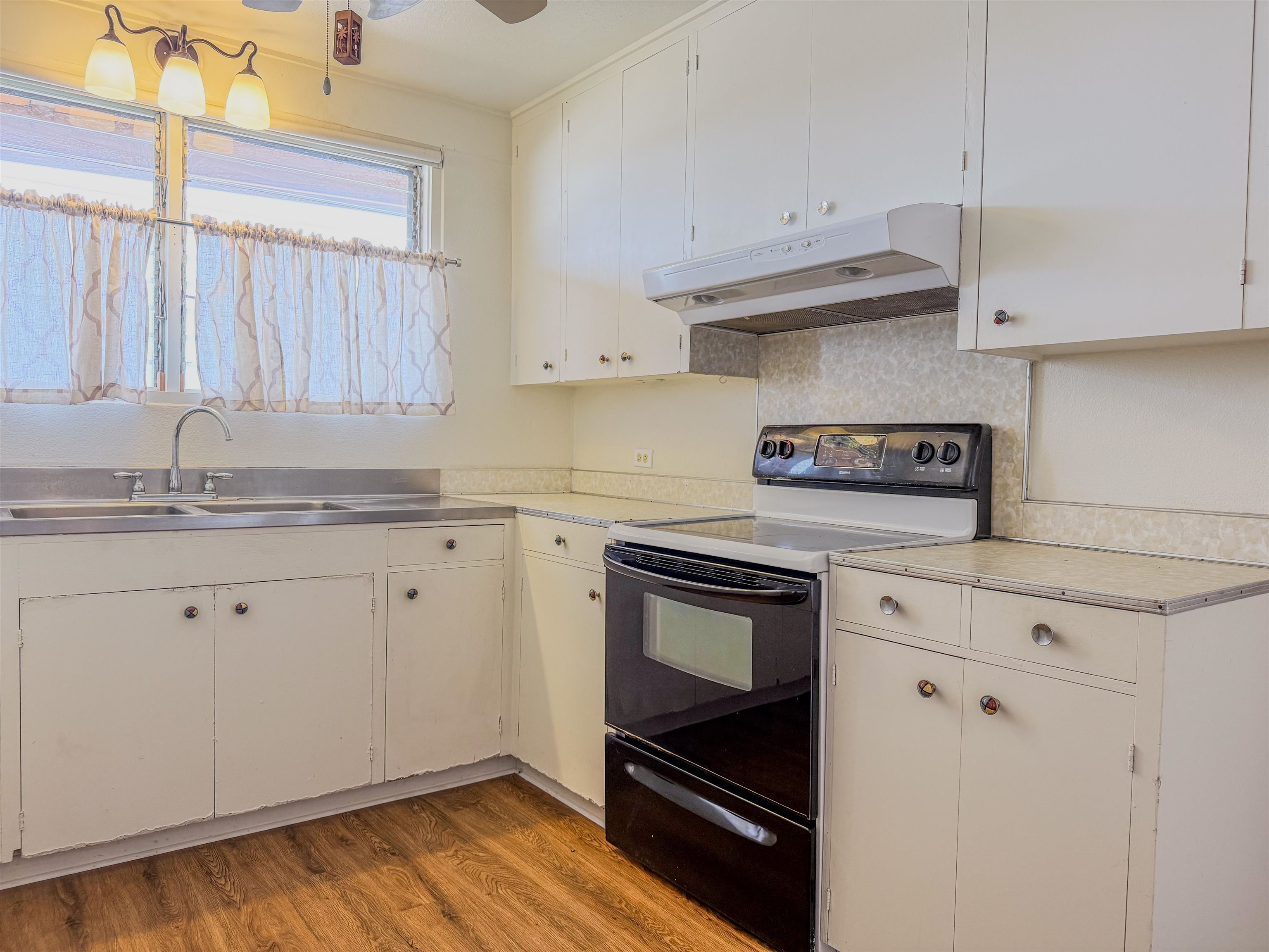 588  Pohaku St , Kahului home - photo 3 of 31