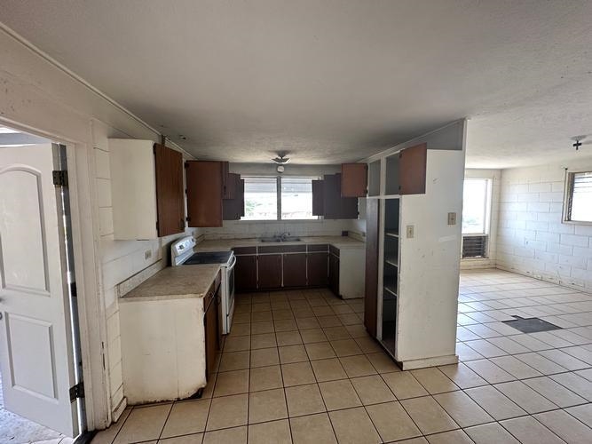 592  Onehee Ave , Kahului home - photo 3 of 11