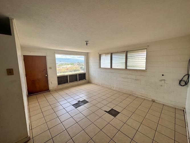 592  Onehee Ave , Kahului home - photo 4 of 11