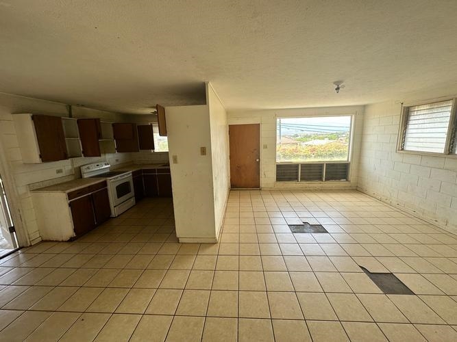 592  Onehee Ave , Kahului home - photo 8 of 11