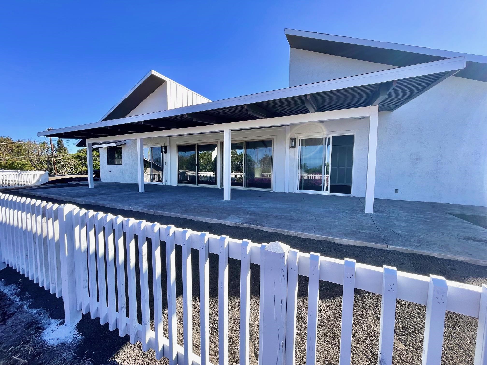 614  Kupulau Pl , Maui Meadows home - photo 4 of 32