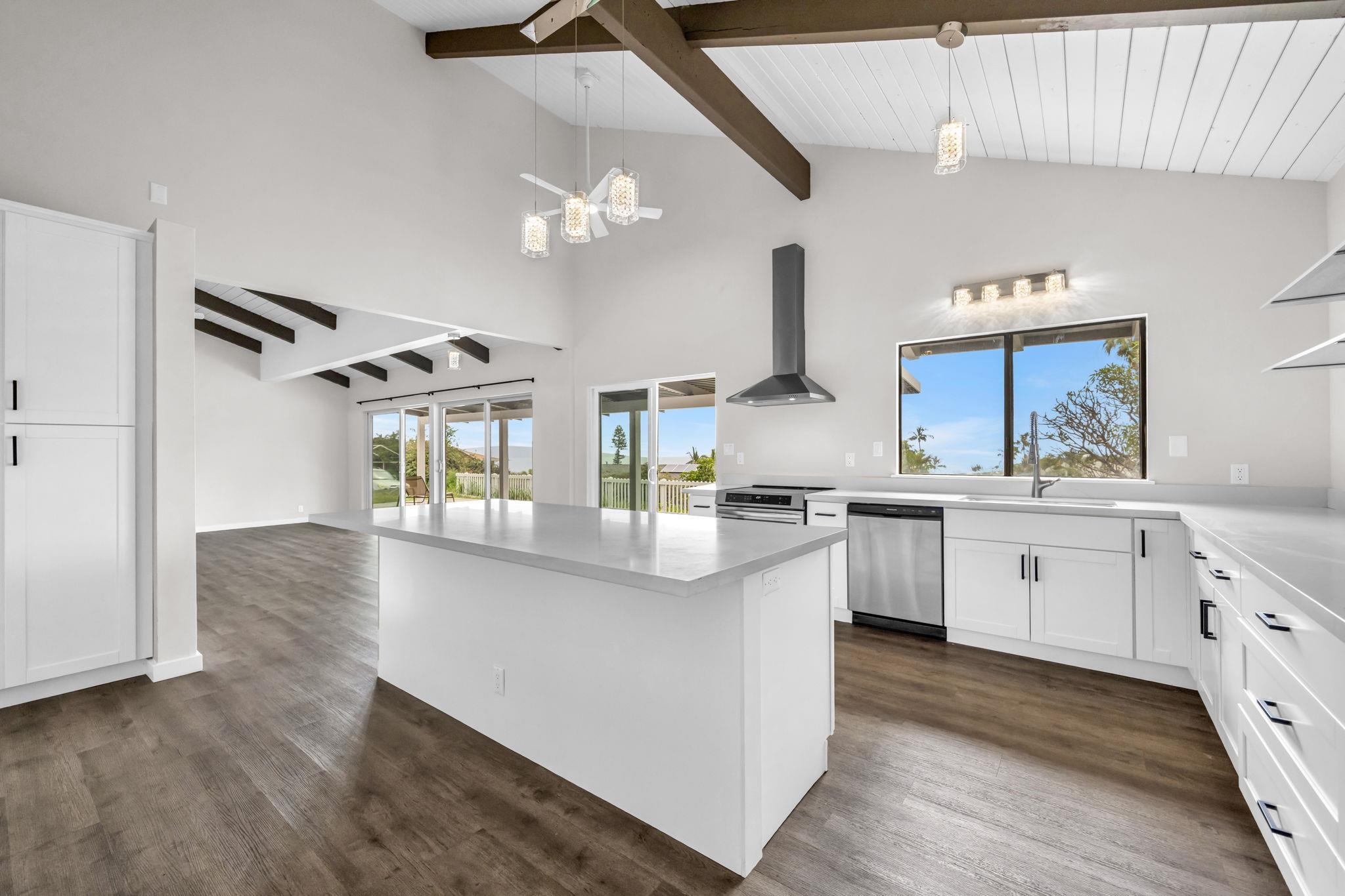 614  Kupulau Pl , Maui Meadows home - photo 10 of 48