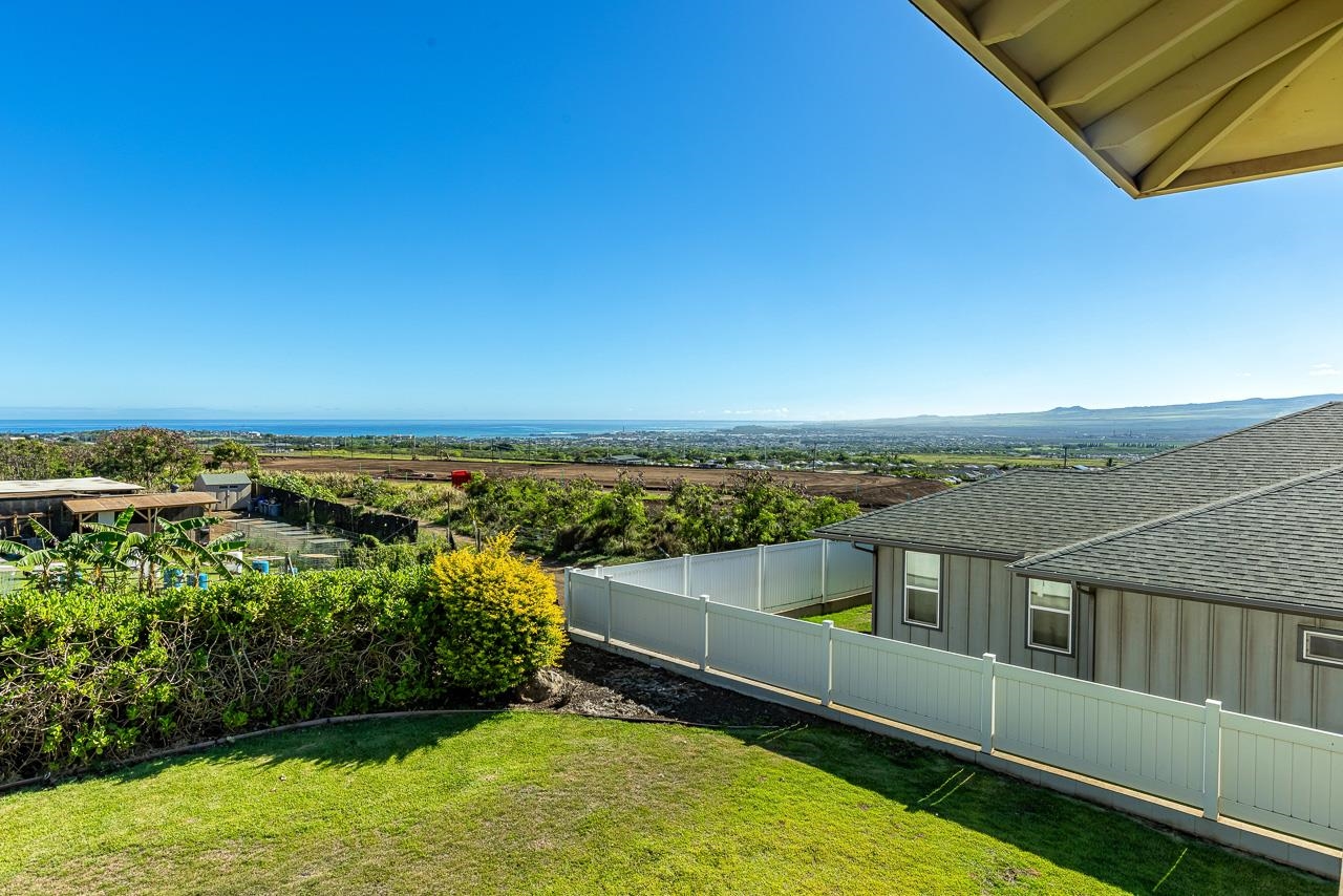 62  Moolu St Waiolani Mauka, Wailuku home - photo 4 of 44