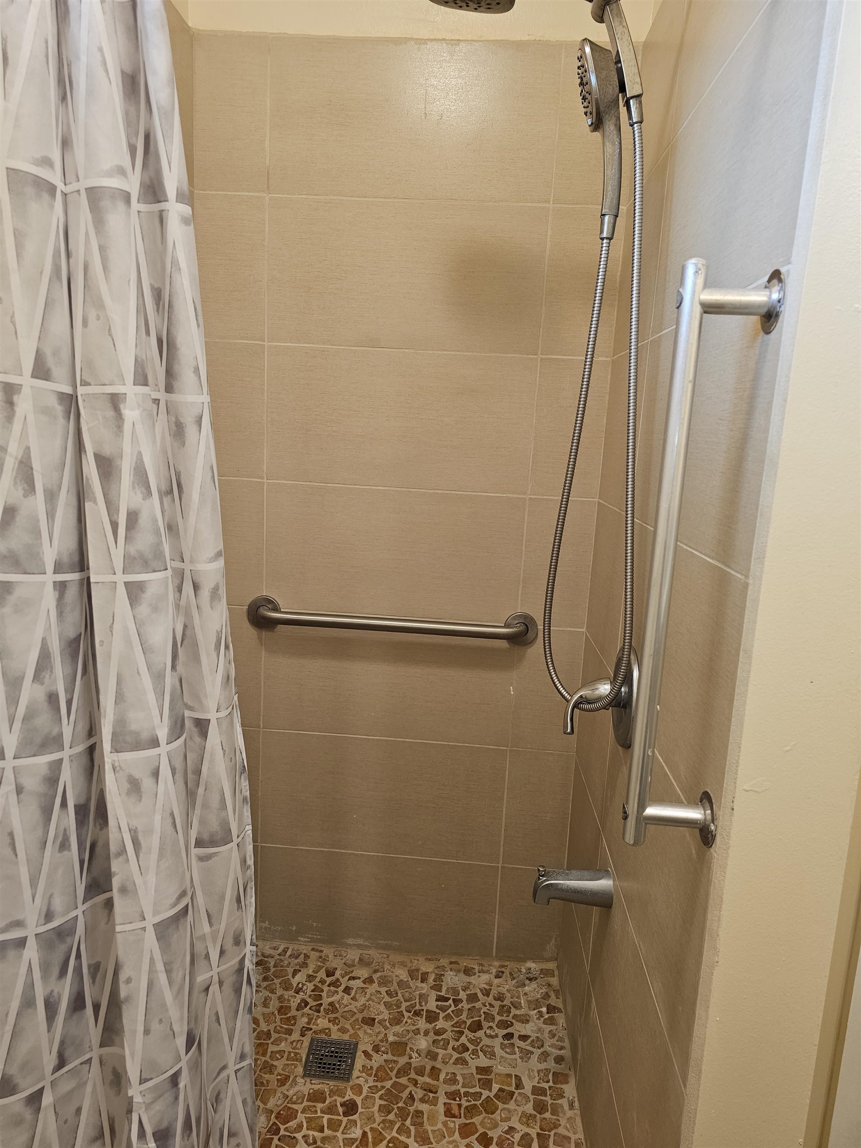 623  Oahu St , Kahului home - photo 6 of 10