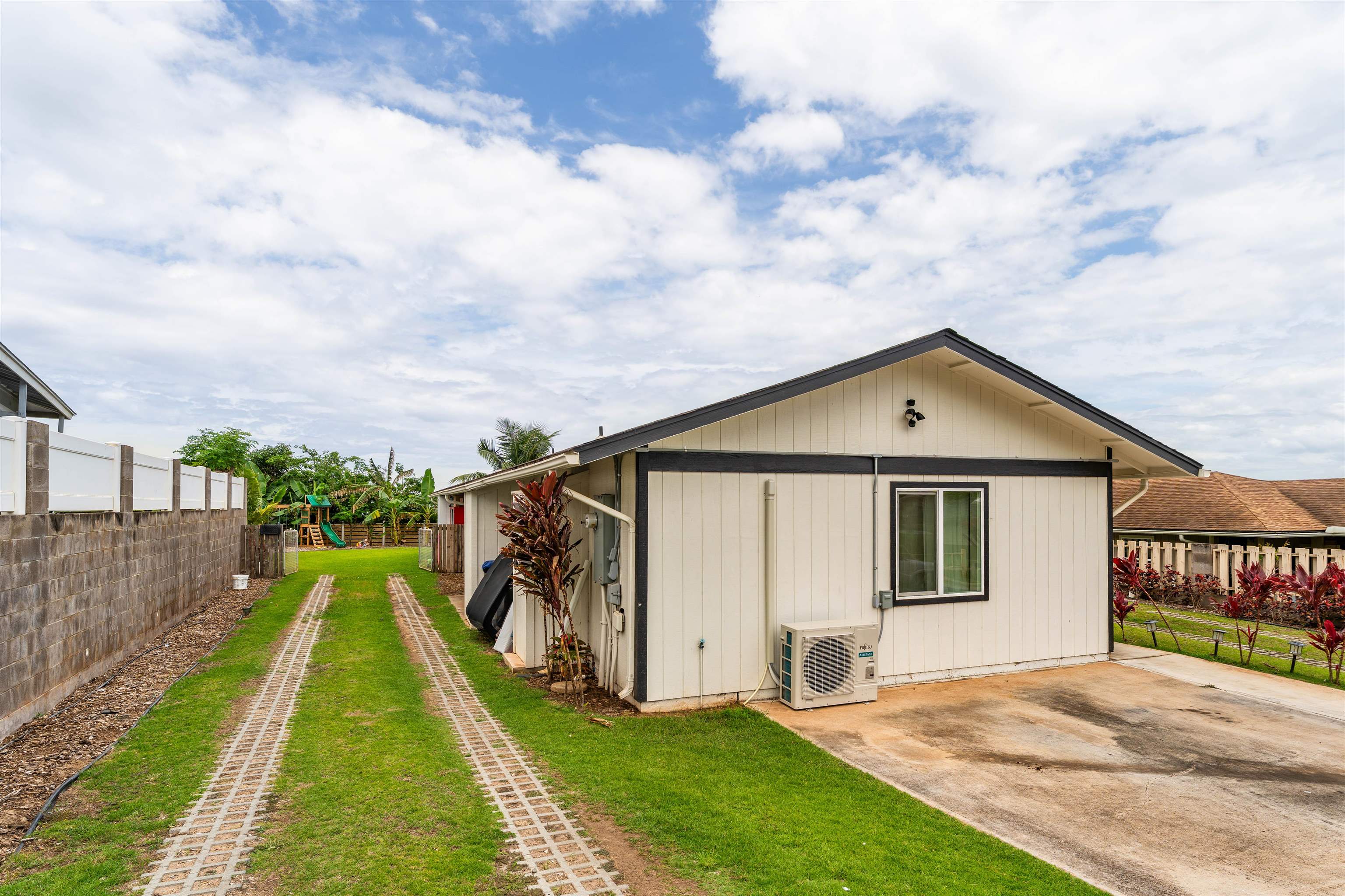 624  Alihilani St Wailuku, Wailuku home - photo 2 of 39
