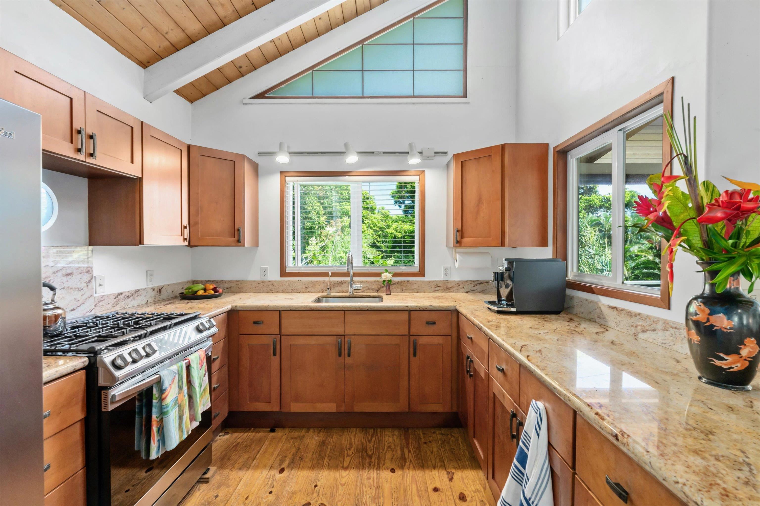 630  Hoolawa Rd , Haiku home - photo 9 of 50