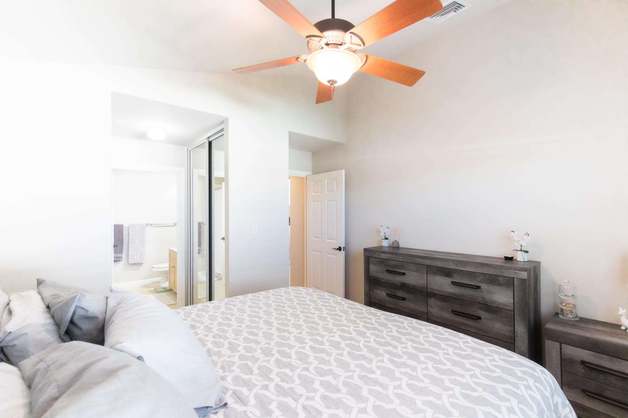 Kehalani Gardens condo # 2201, Wailuku, Hawaii - photo 6 of 16