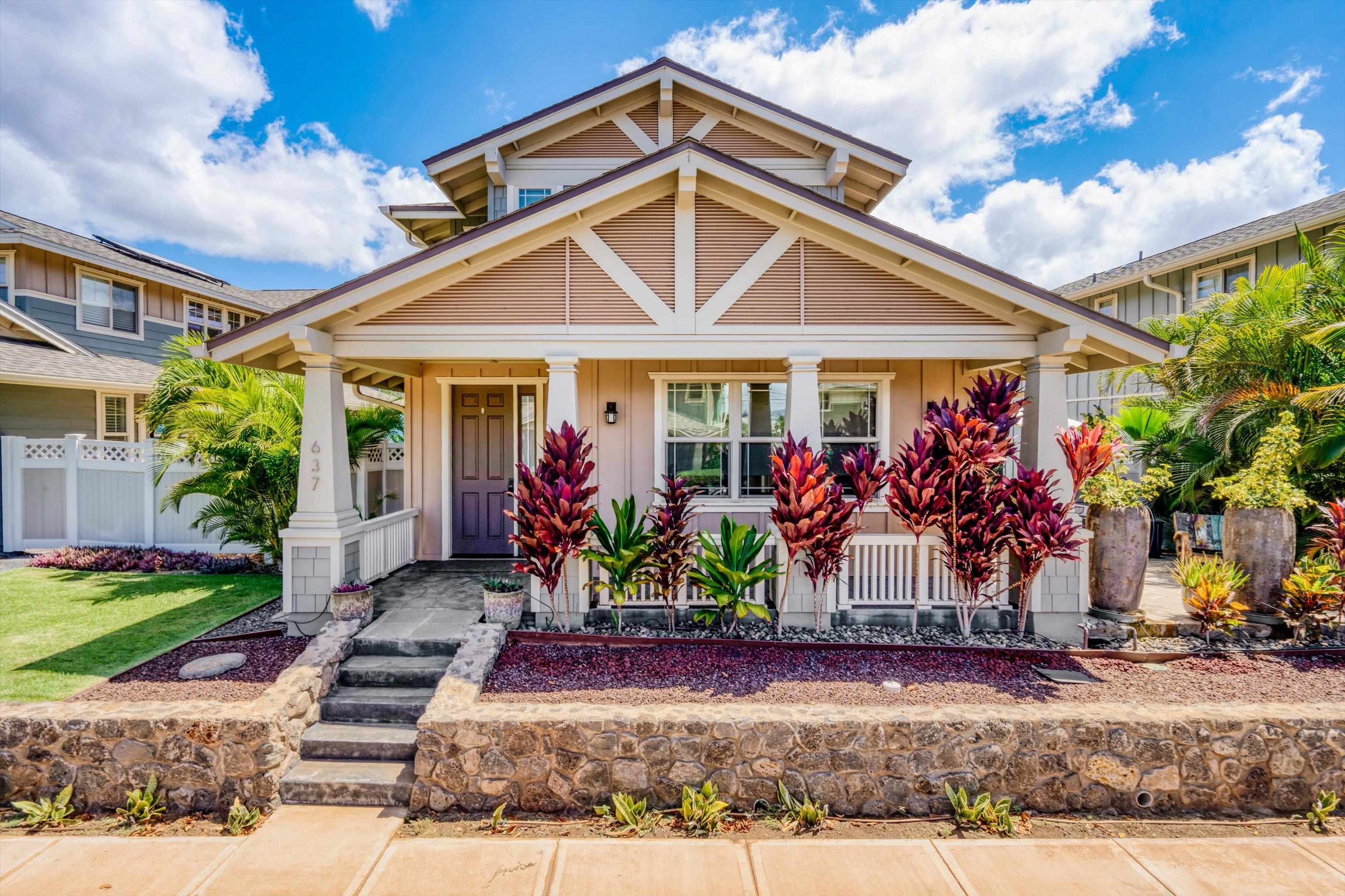 637  Hoe Kawele Ln , Lahaina home - photo 2 of 45