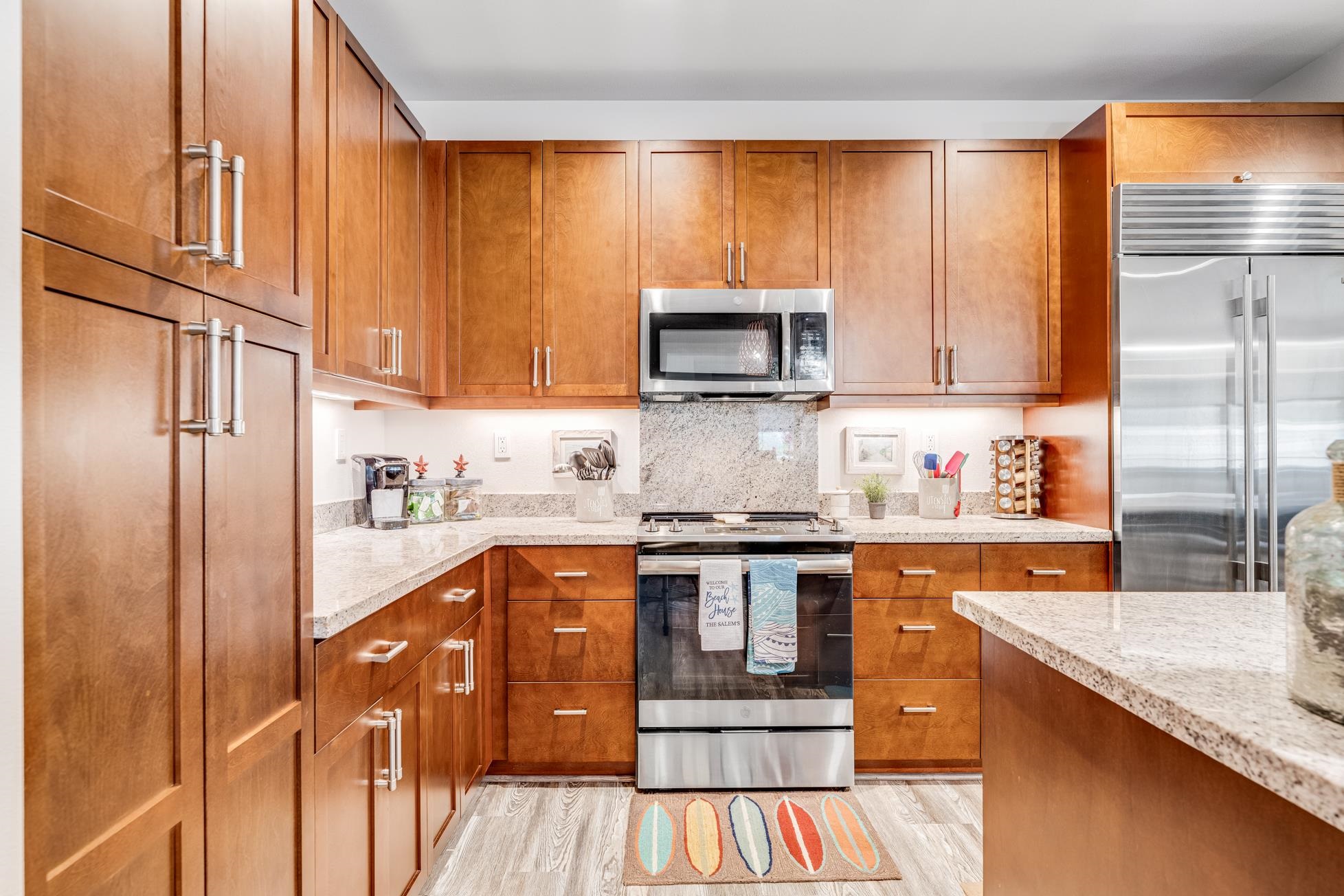 637  Hoe Kawele Ln , Lahaina home - photo 14 of 46