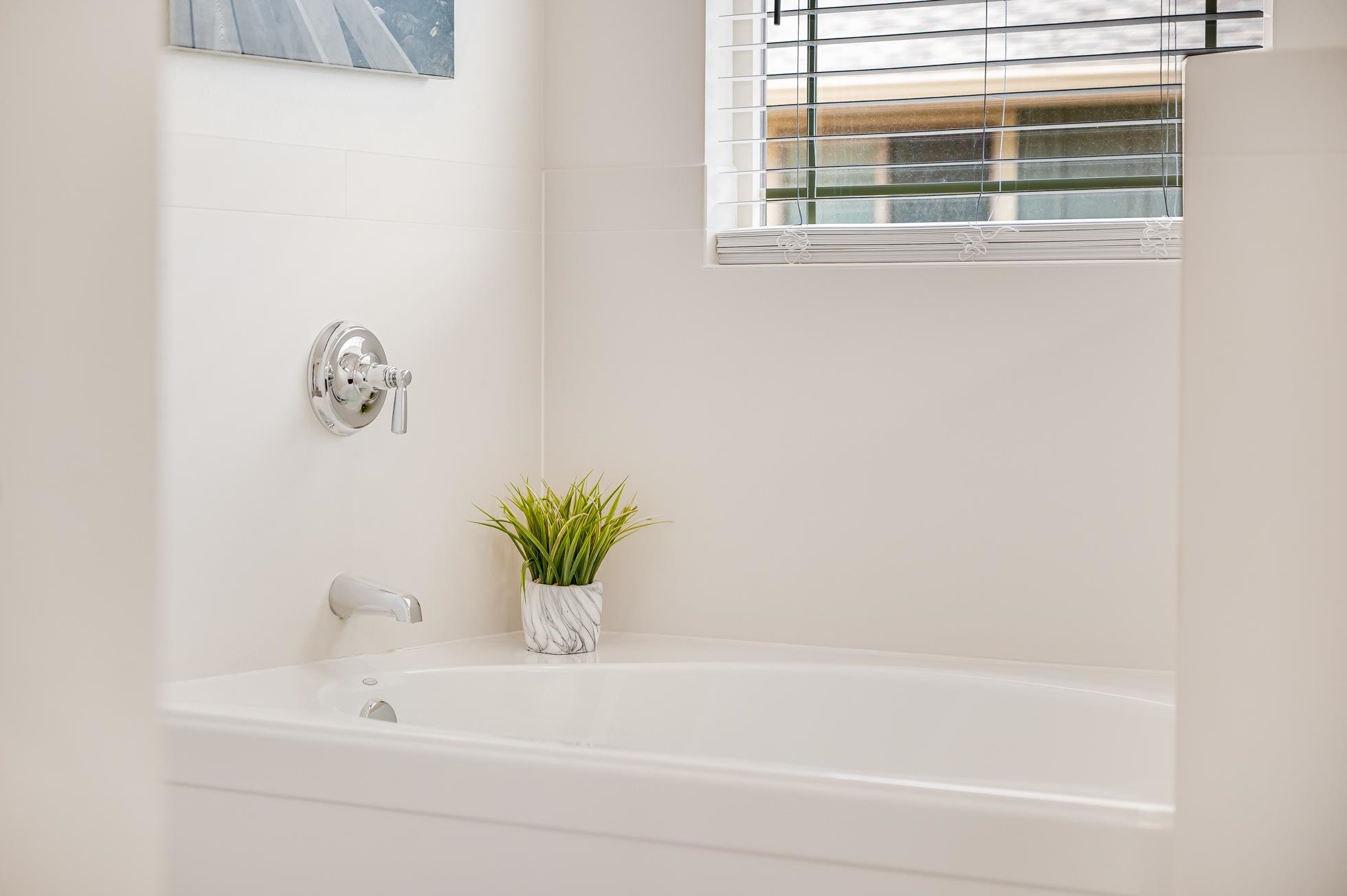 637  Hoe Kawele Ln , Lahaina home - photo 25 of 46